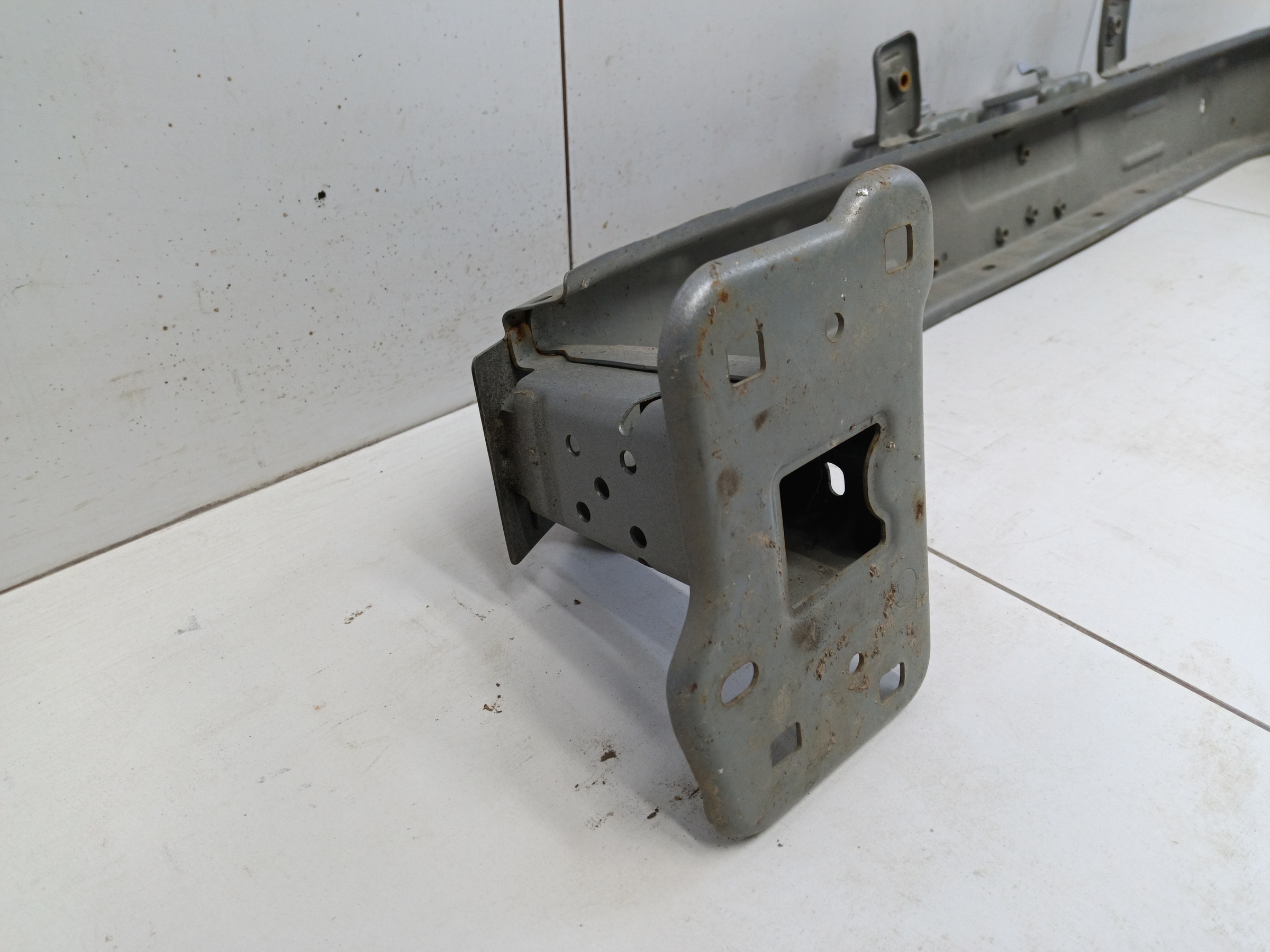 Усилитель переднего бампера Haval F7