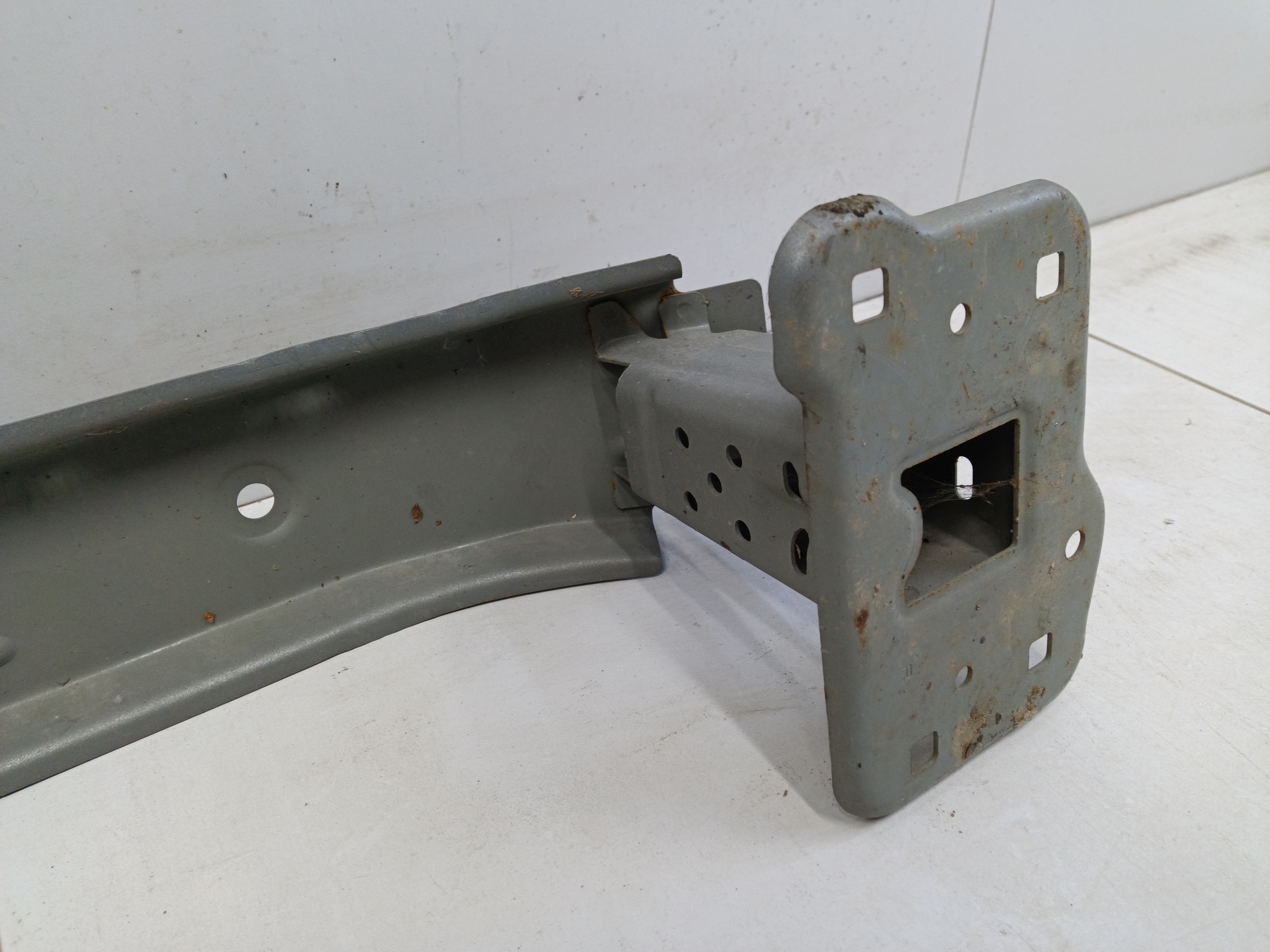 Усилитель переднего бампера Haval F7