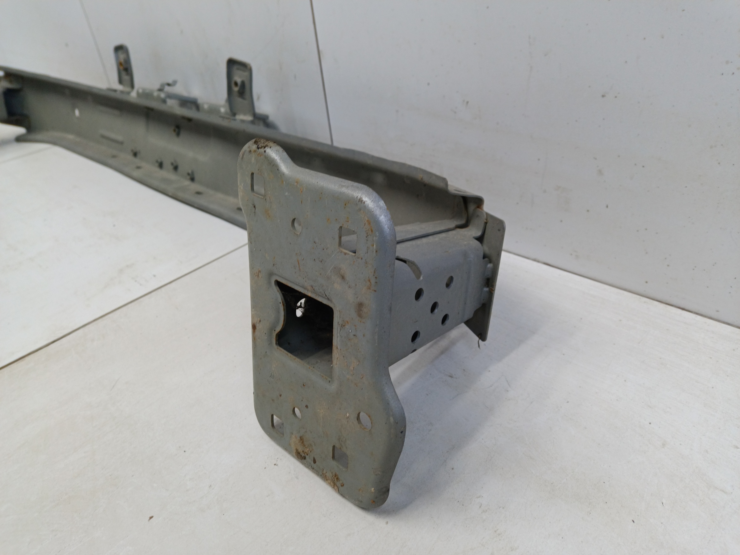 Усилитель переднего бампера Haval F7