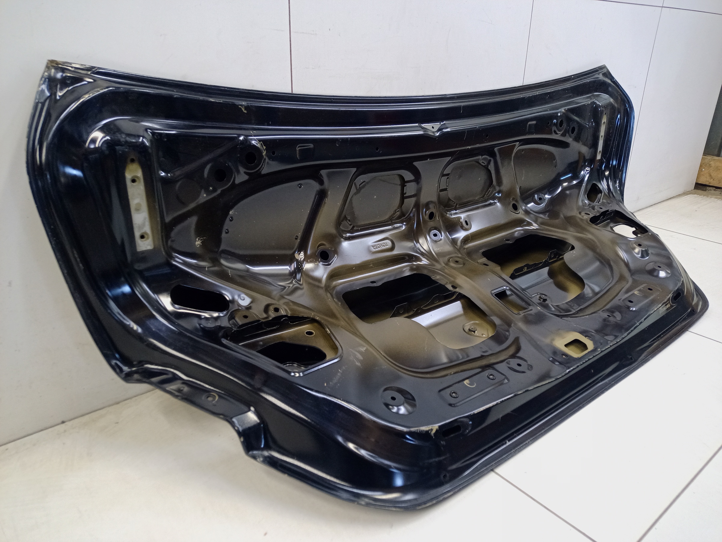 Крышка багажника Toyota Camry V70
