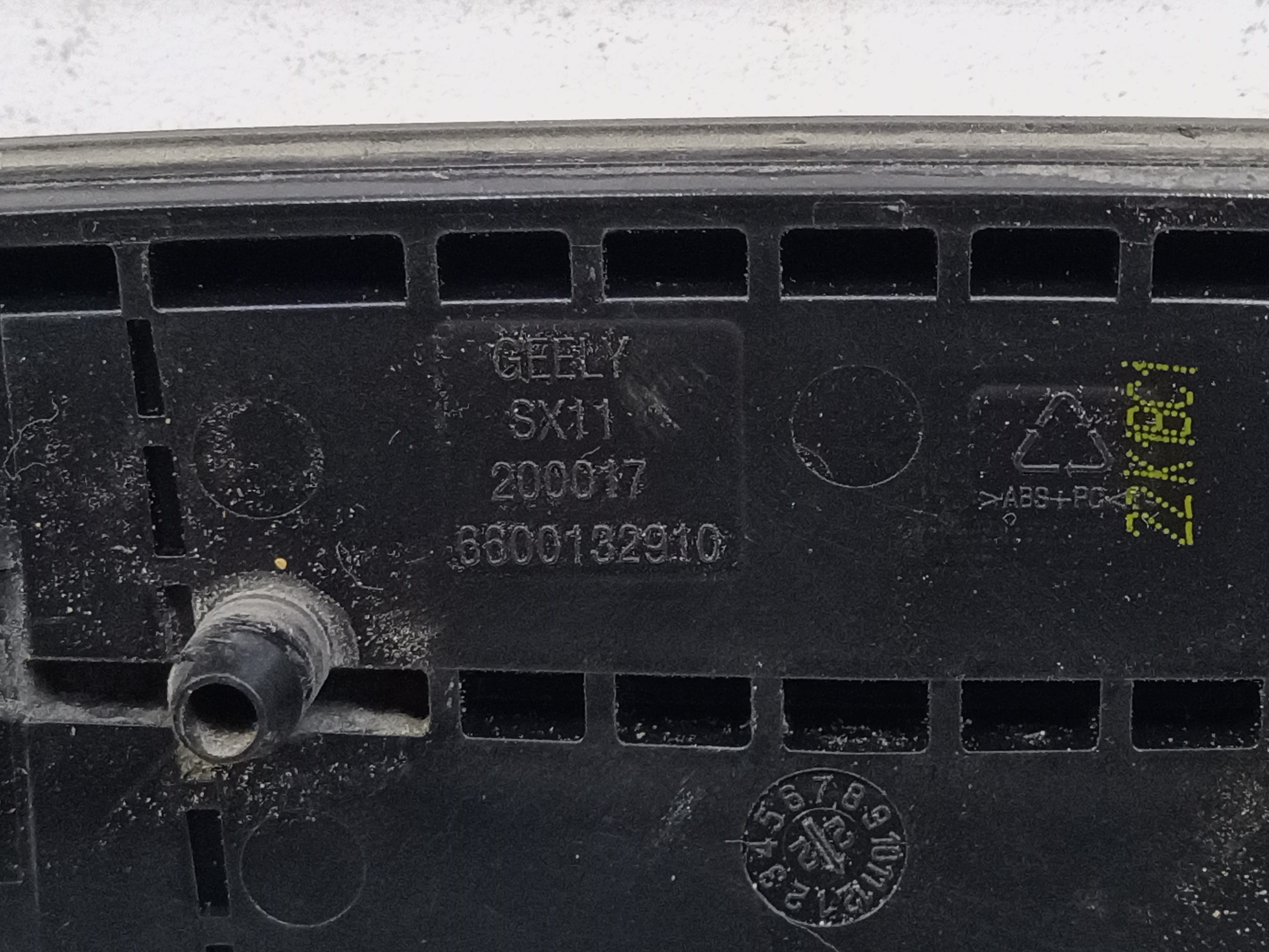 Эмблема решетки радиатора Geely Coolray