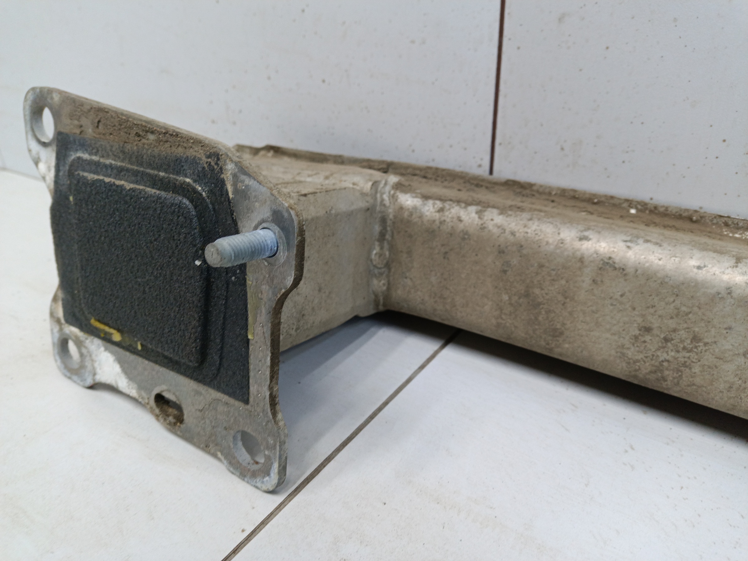 Усилитель заднего бампера Audi A4 B9 Sedan