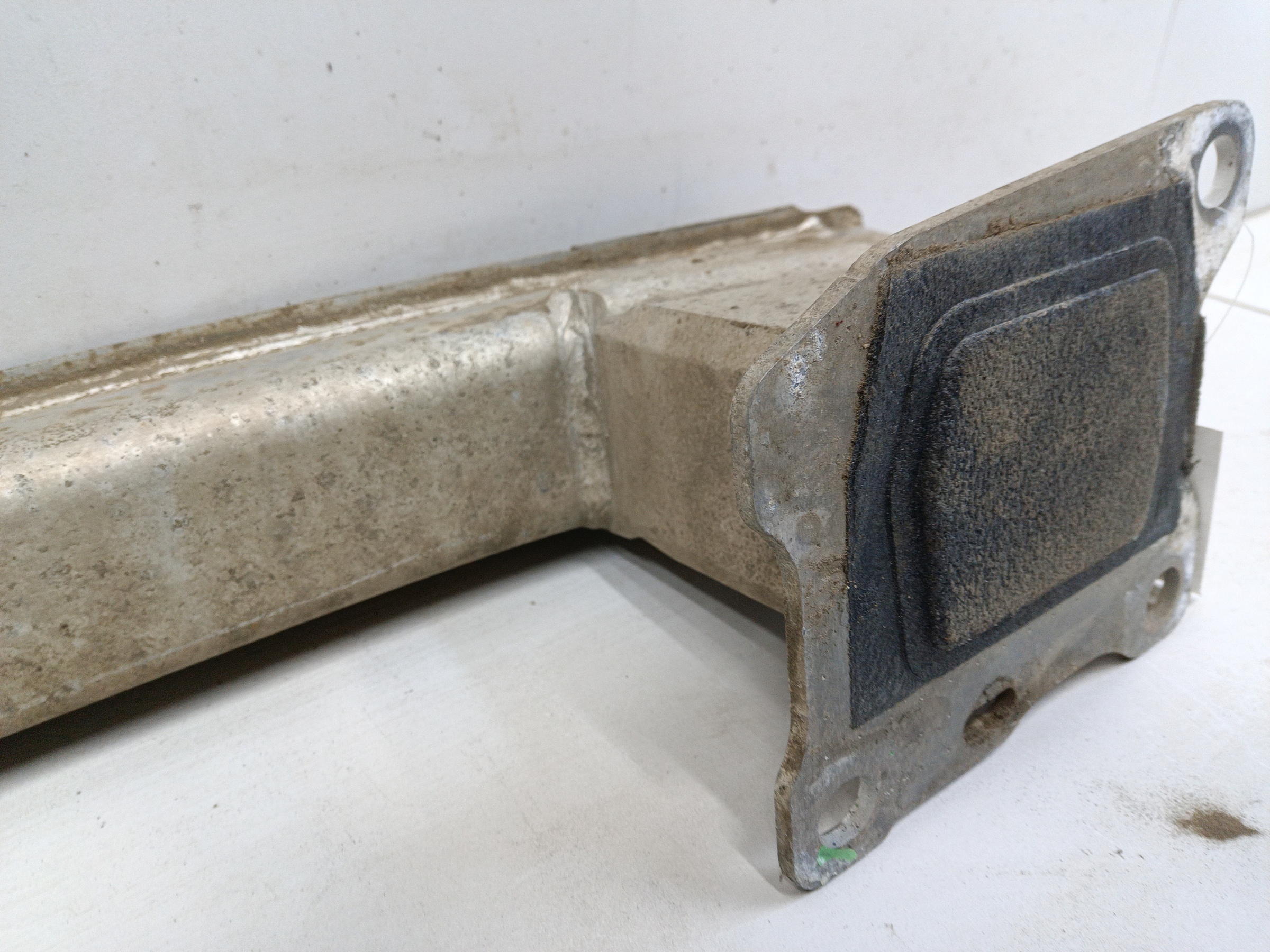 Усилитель заднего бампера Audi A4 B9 Sedan