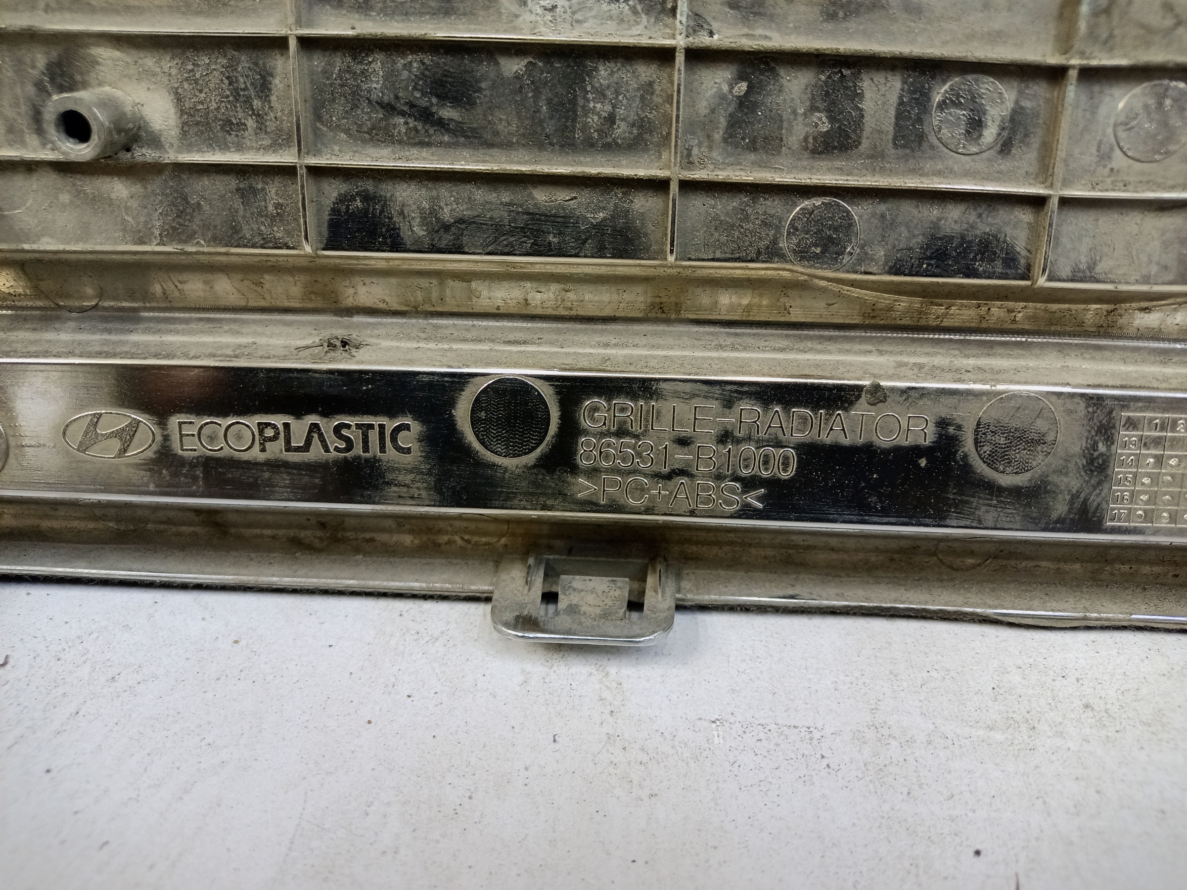 Решётка радиатора Hyundai Genesis 2