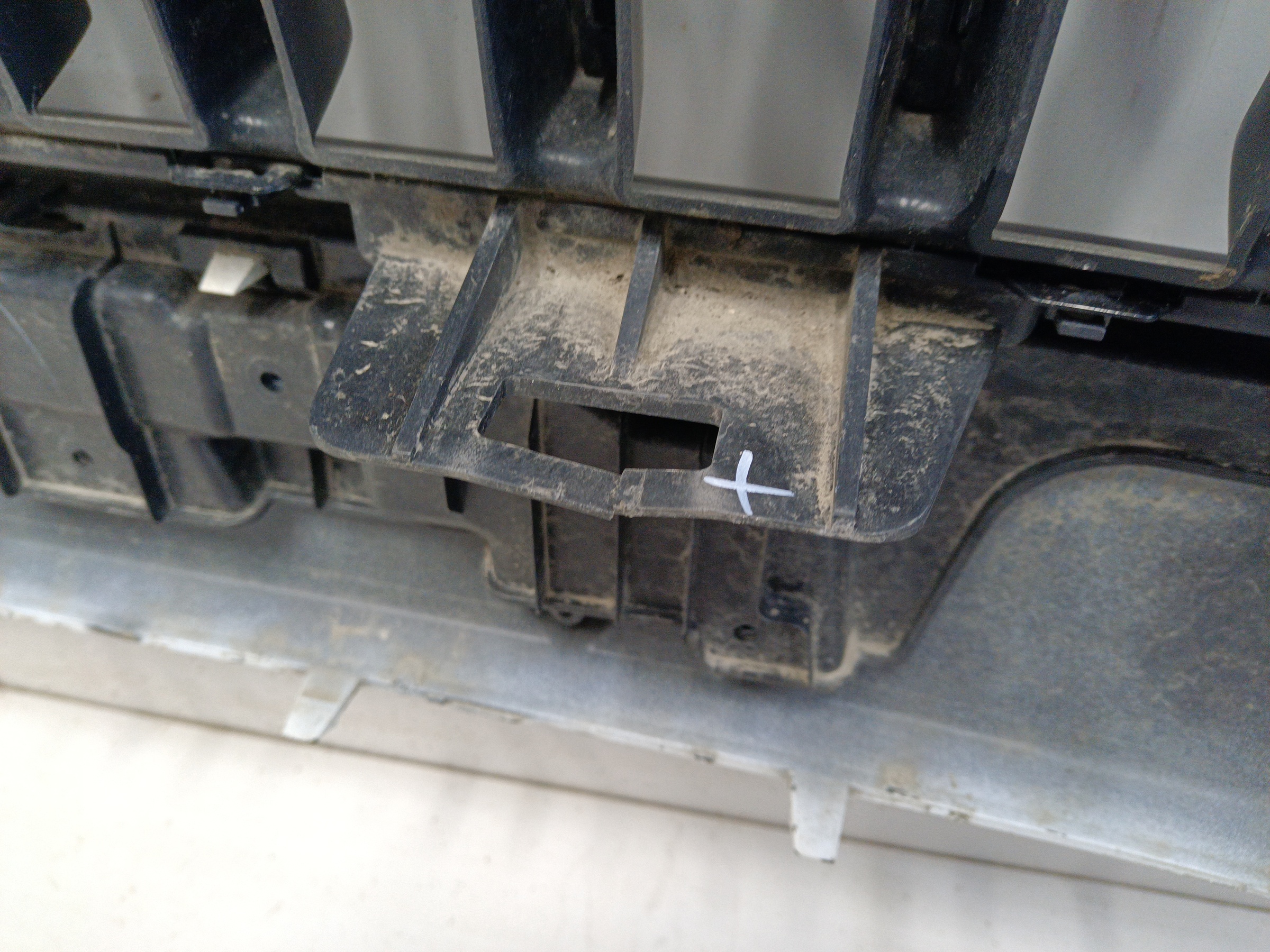 Бампер передний Haval Jolion Restail с отверстиями под накладки