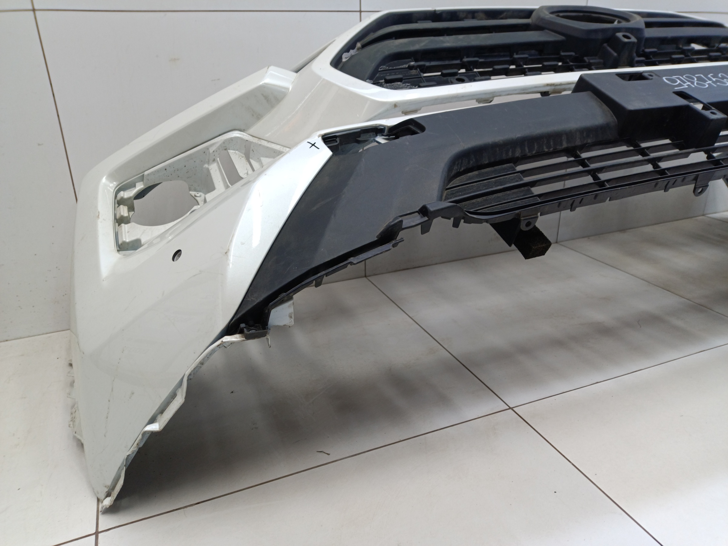 Бампер передний Toyota RAV4 XA50 Restail