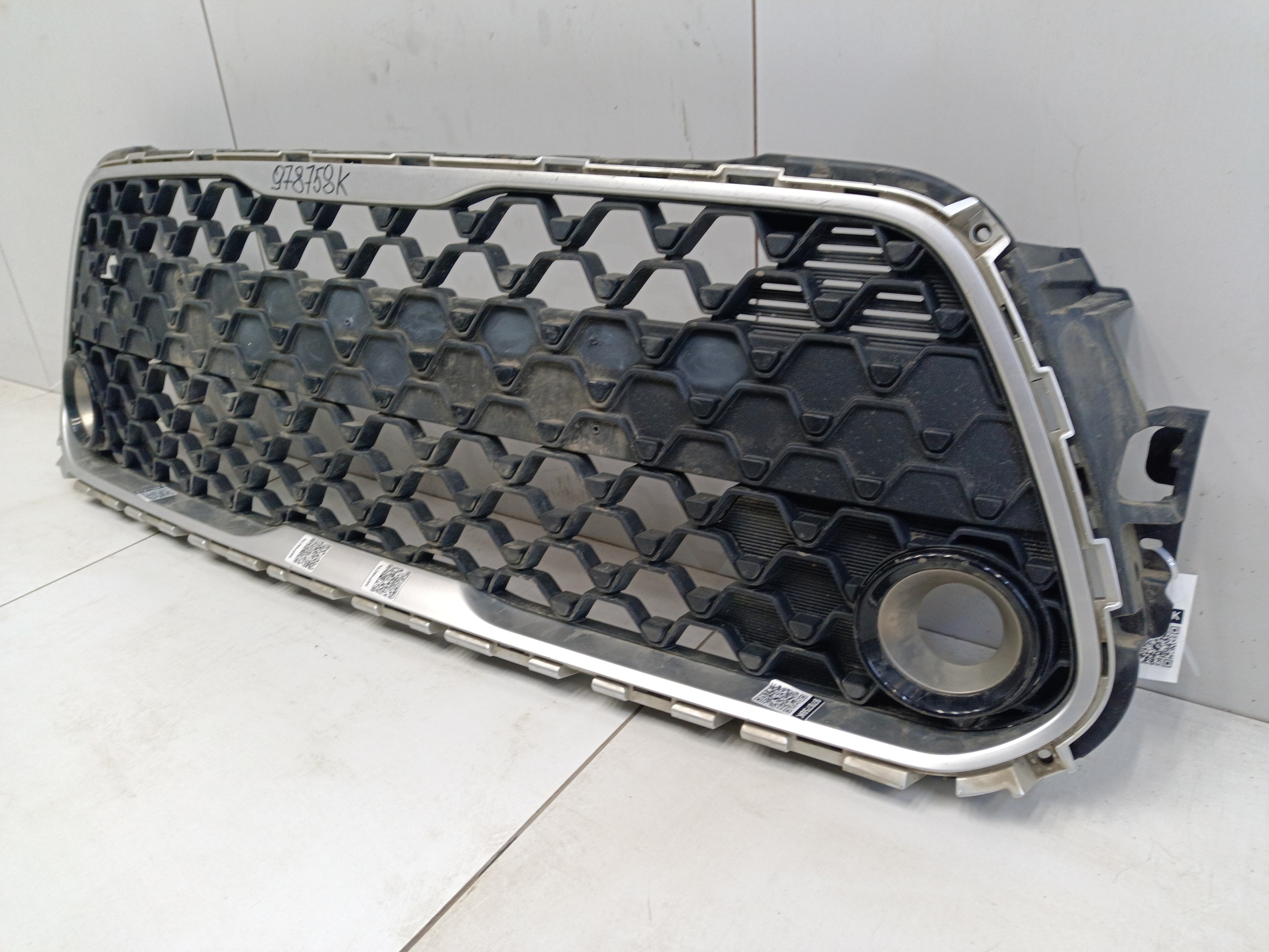 Решётка переднего бампера центральная KIA Soul 3