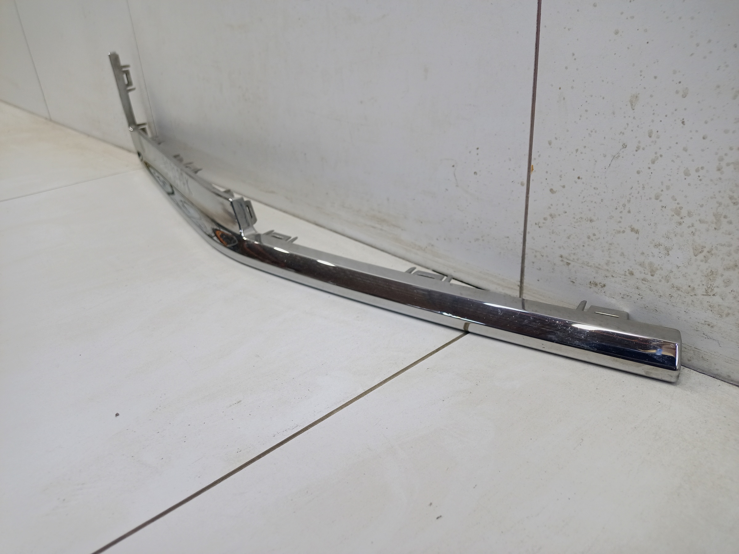 Накладка хром переднего бампера правая Tank 500