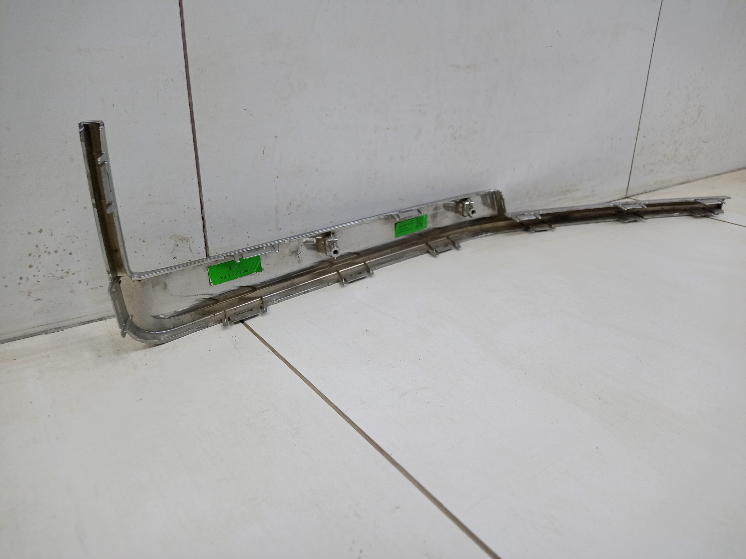 Накладка хром переднего бампера левая Tank 500