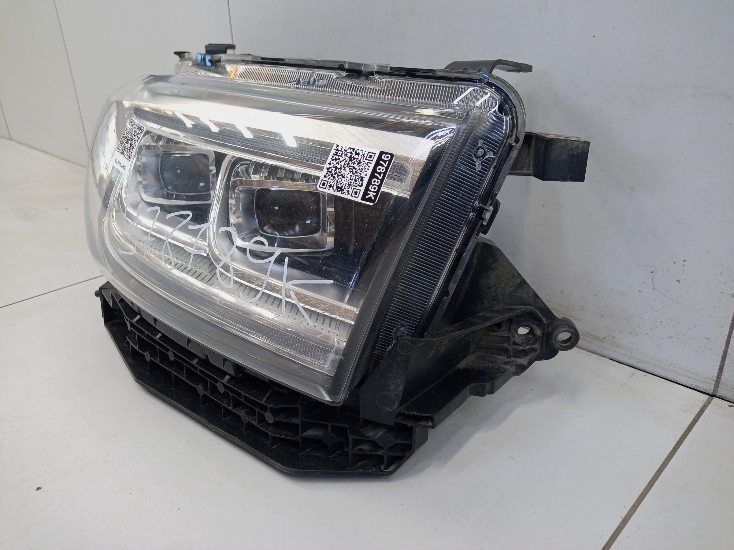 Фара передняя правая Great Wall Poer LED