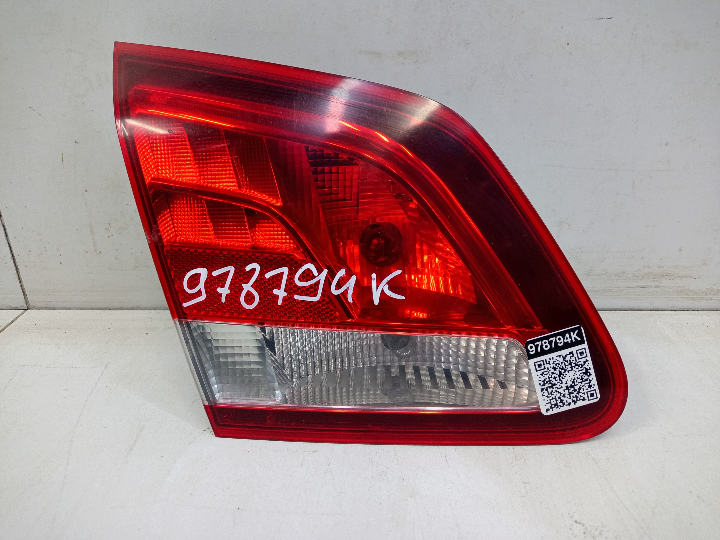 Фонарь задний левый внутренний Mercedes Benz B-Klasse W246