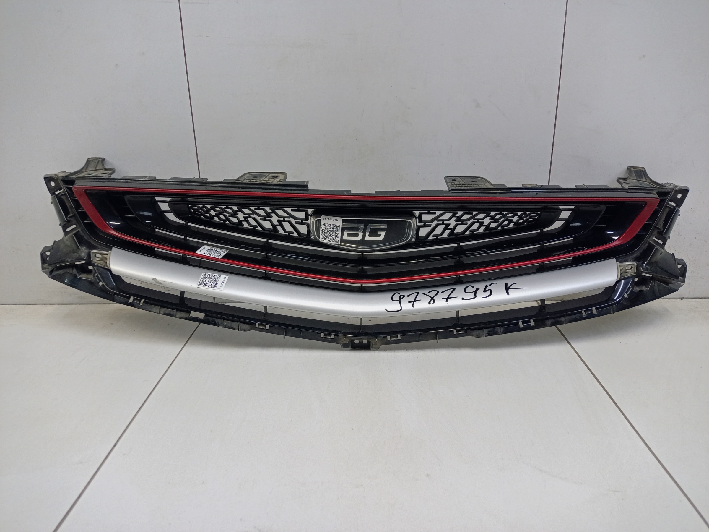 Решетка радиатора Geely Coolray без камеры