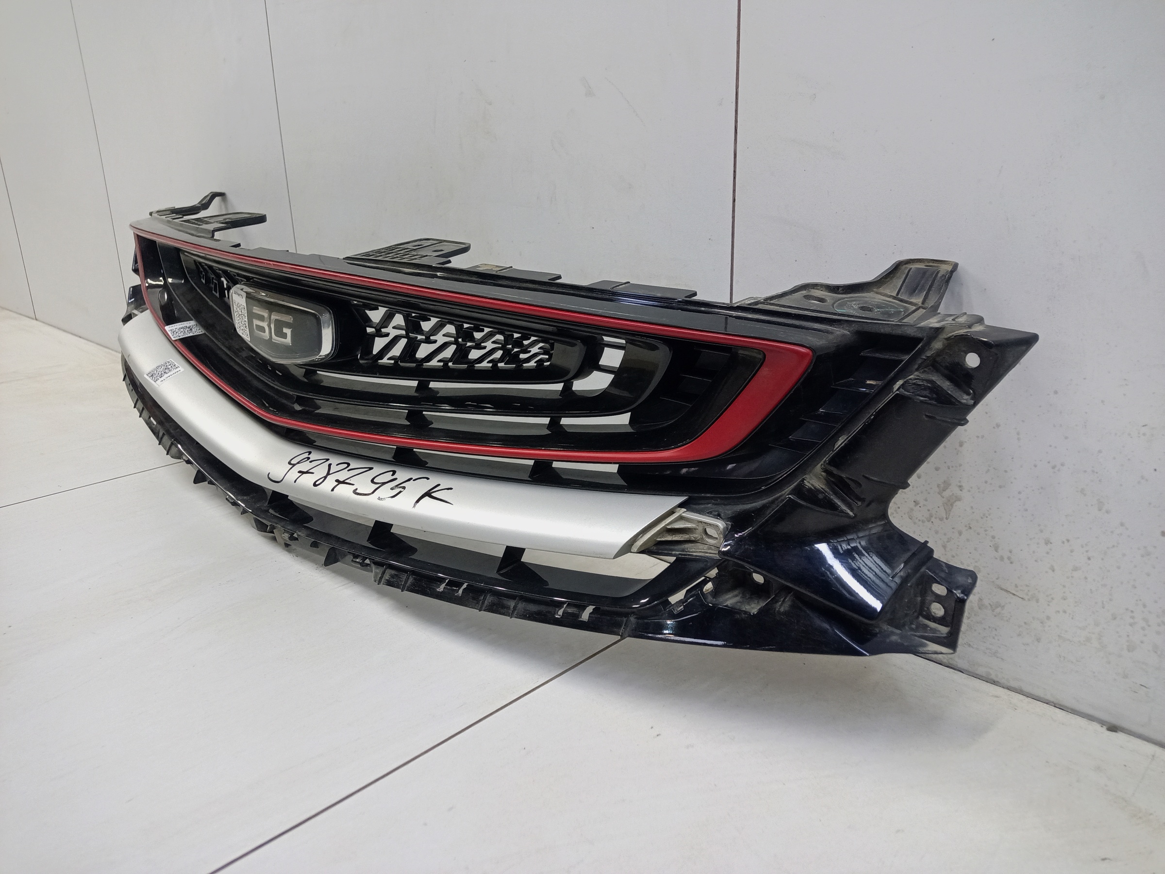 Решетка радиатора Geely Coolray без камеры