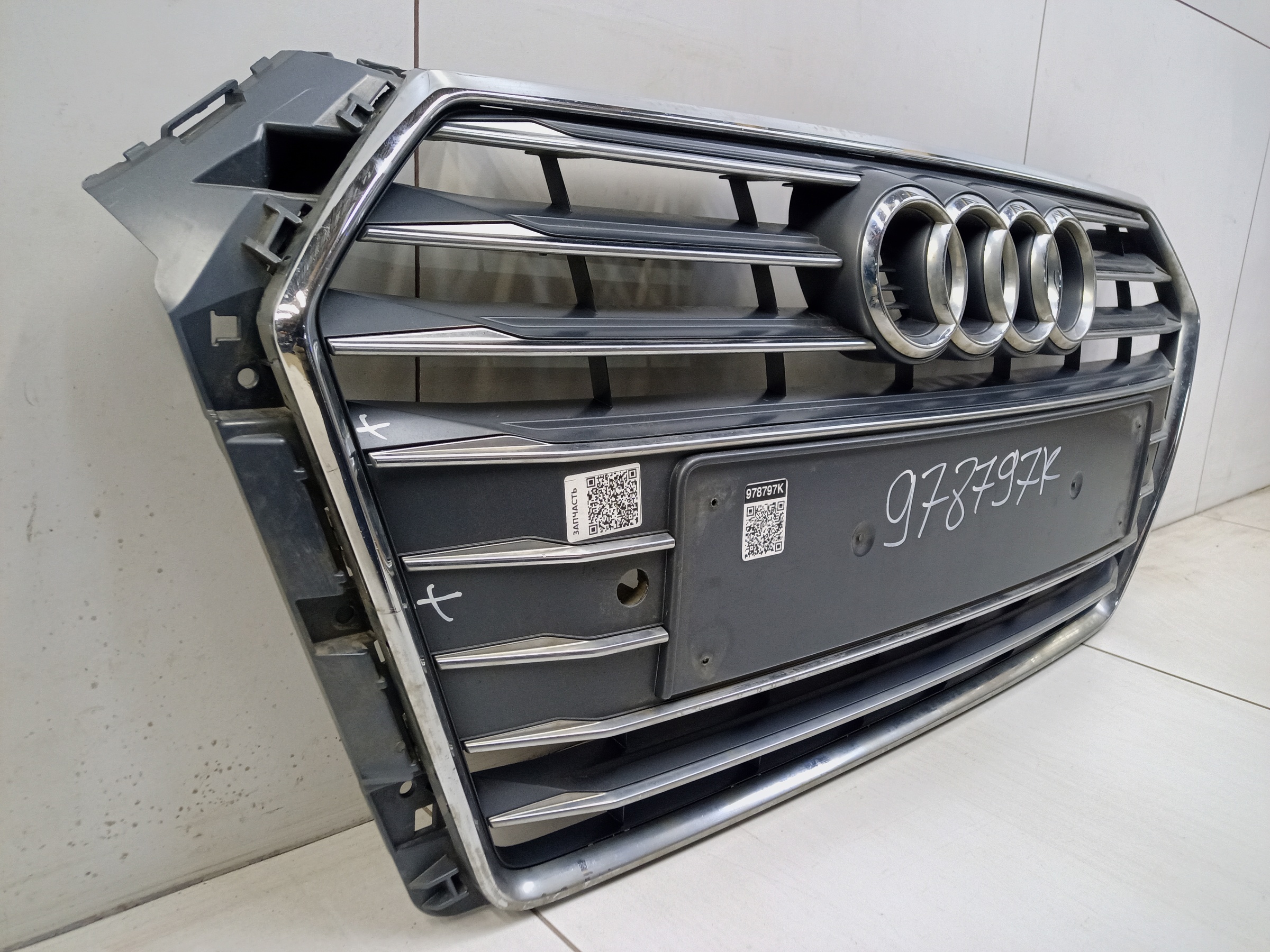 Решетка радиатора Audi A4 B9