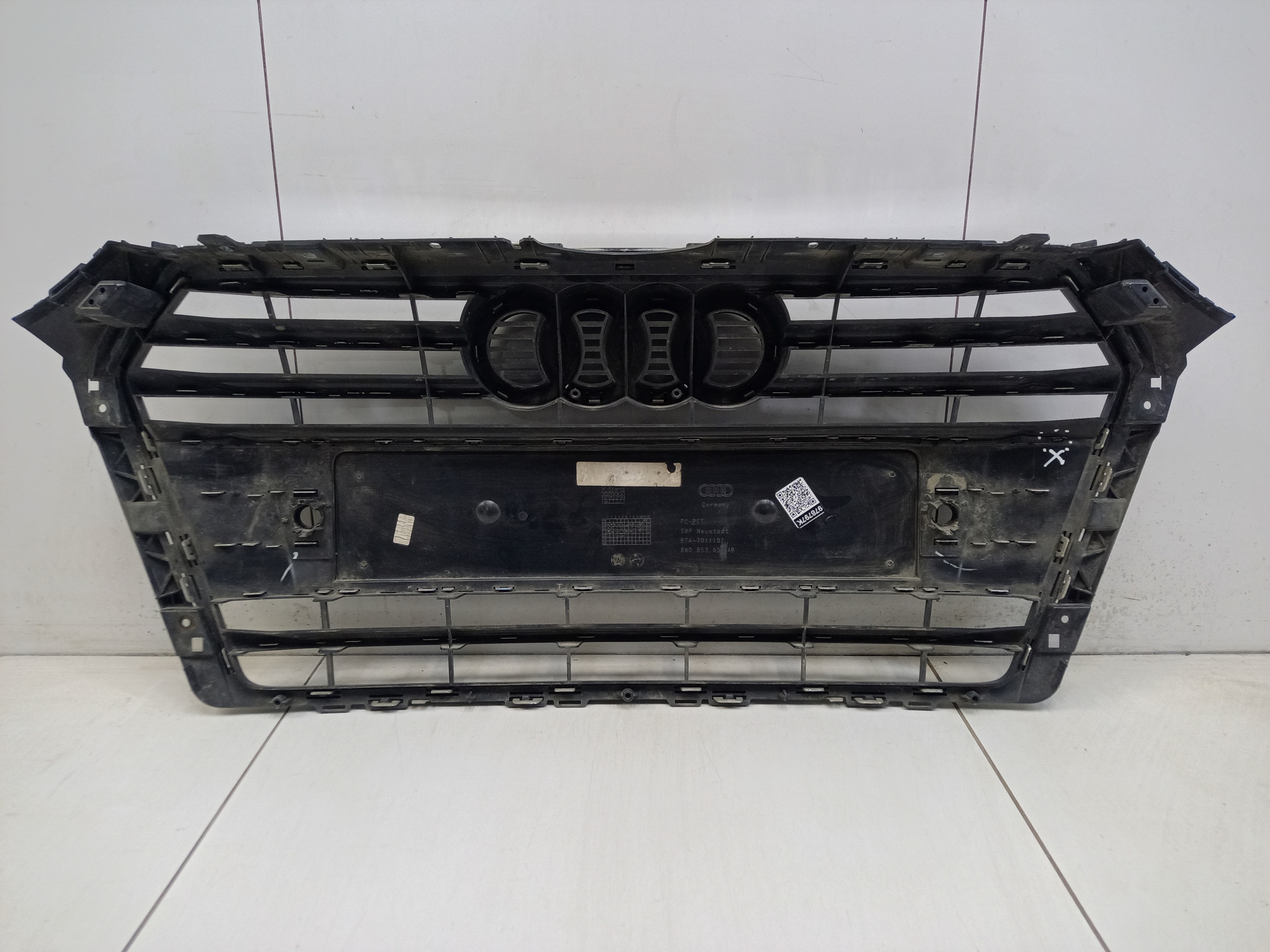 Решетка радиатора Audi A4 B9