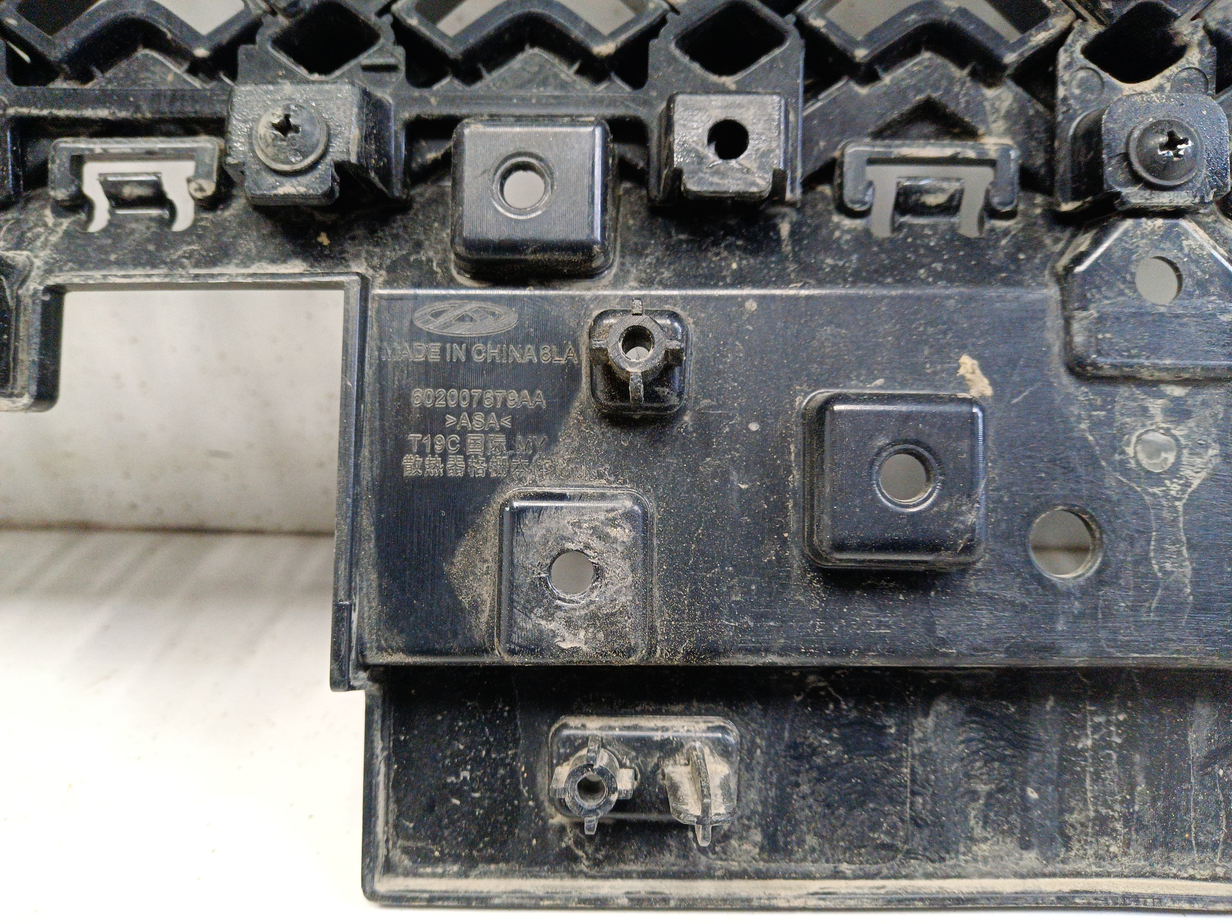 Решётка радиатора Omoda C5 Restail под камеру