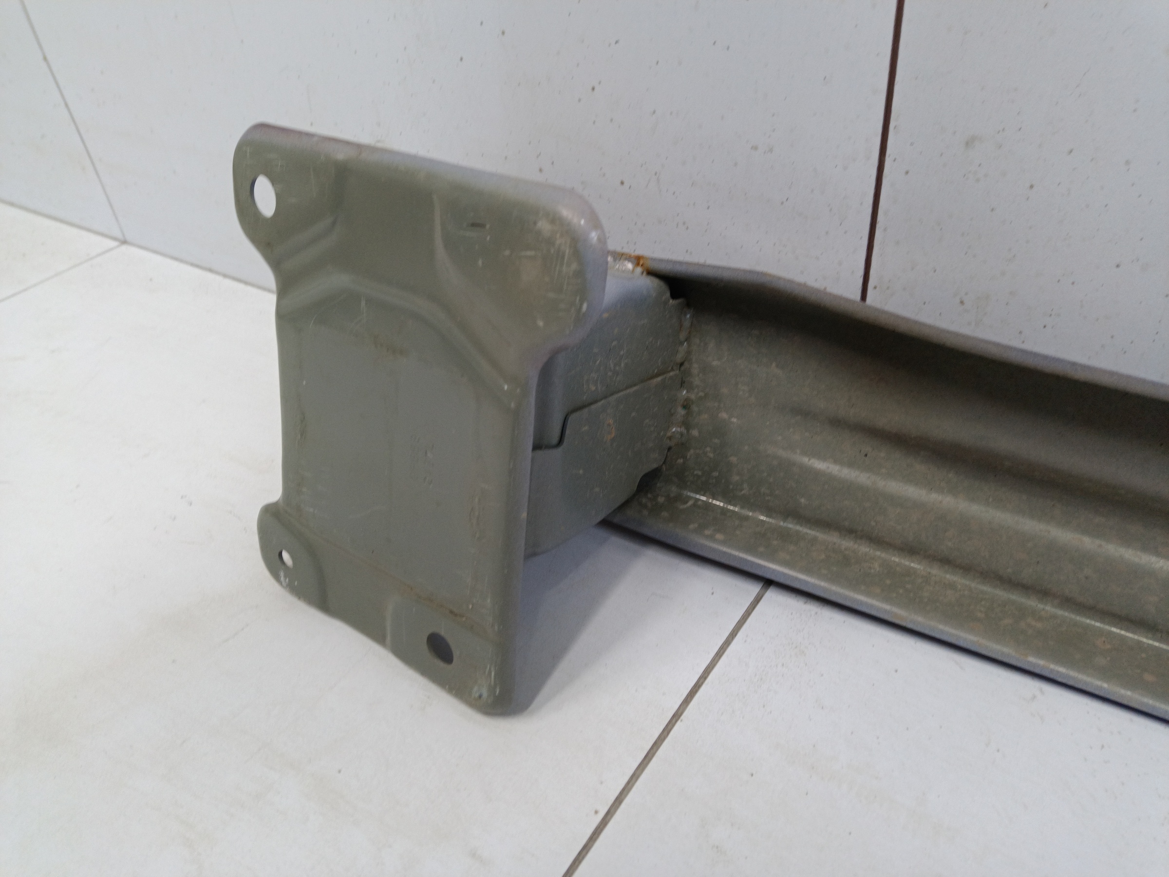 Усилитель заднего бампера Voyаh Freе Restail