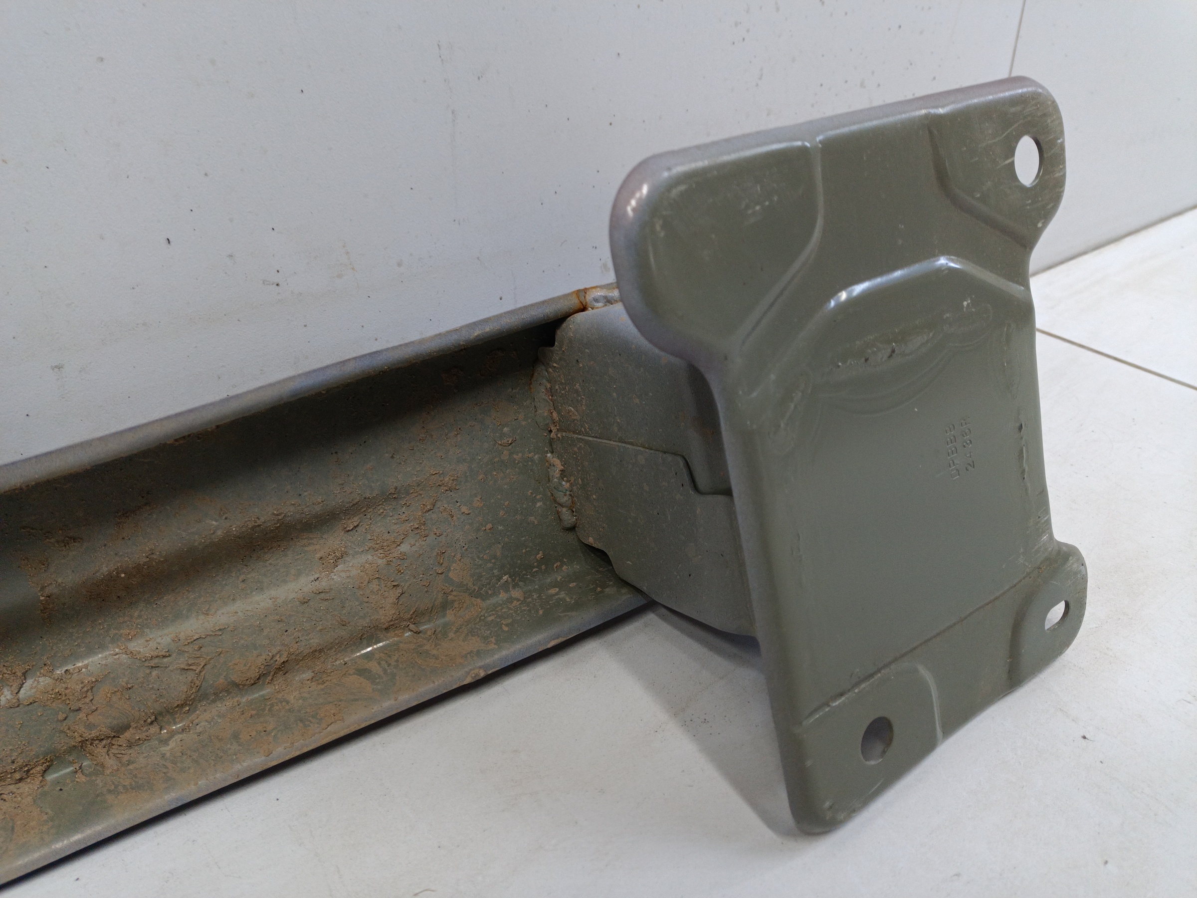 Усилитель заднего бампера Voyаh Freе Restail