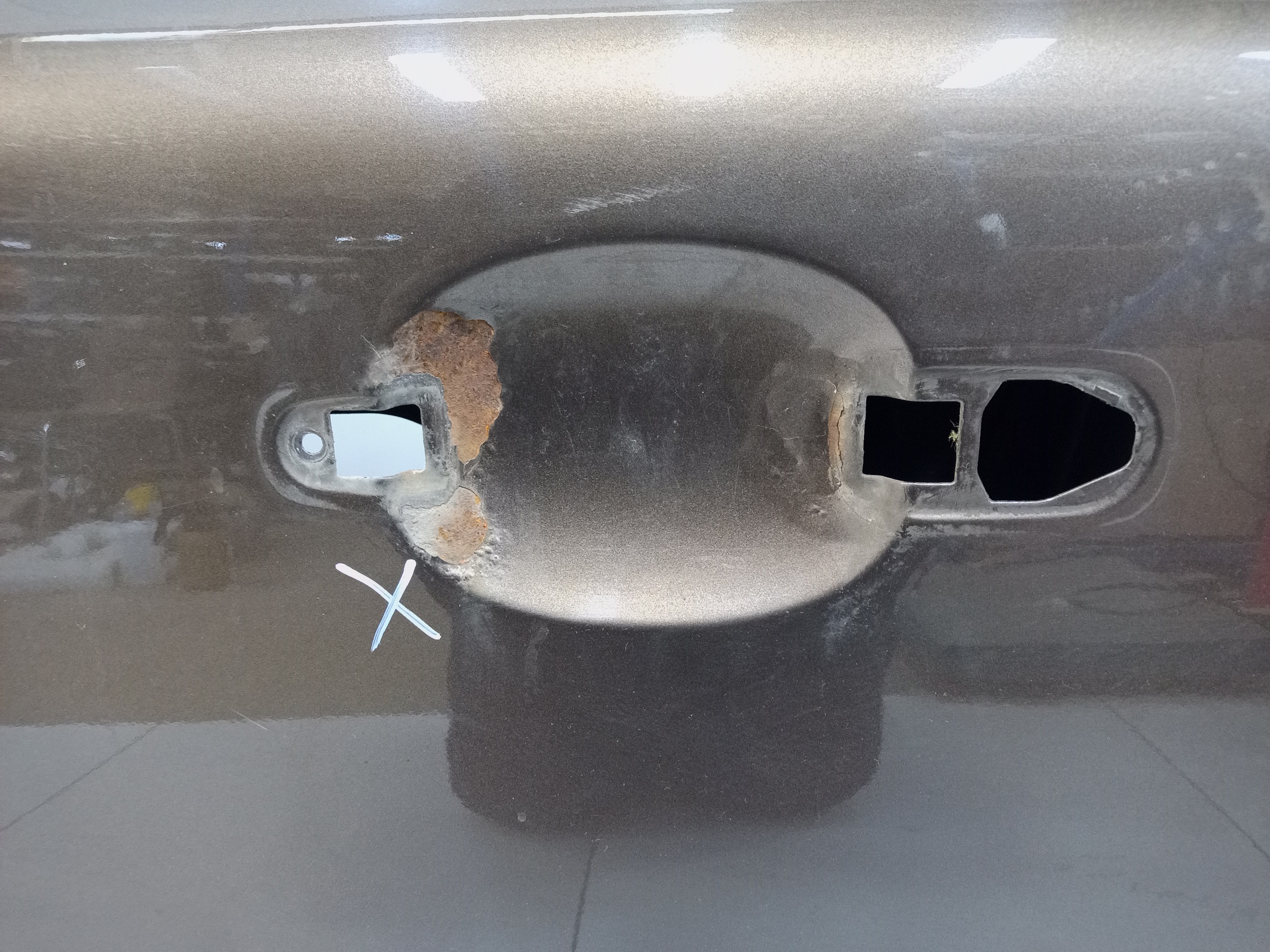 Дверь передняя левая Volvo XC70 2