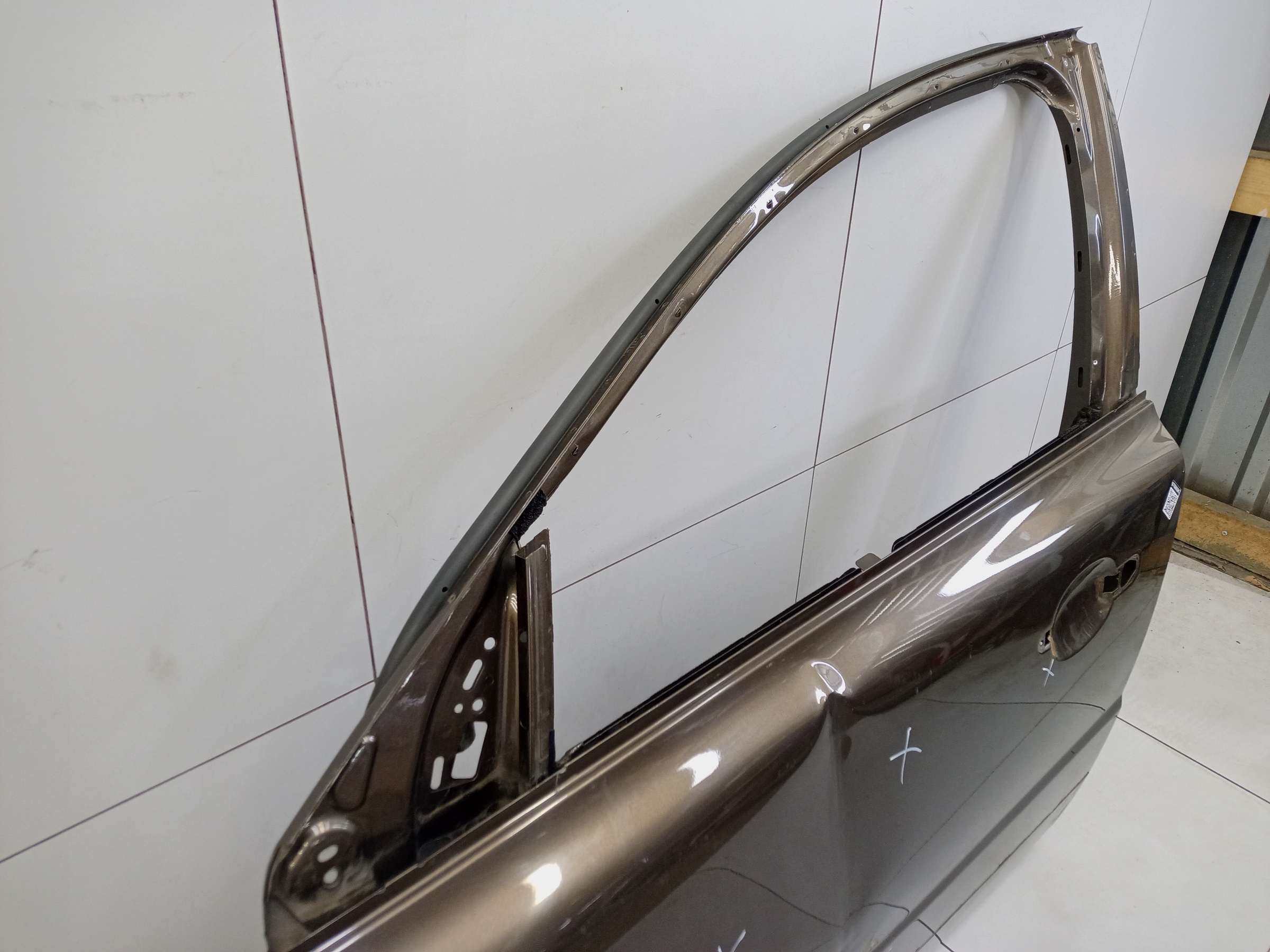 Дверь передняя левая Volvo XC70 2