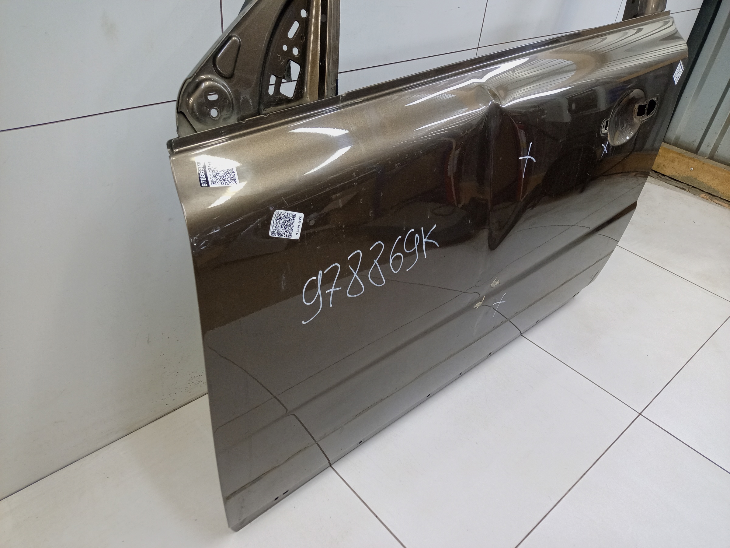 Дверь передняя левая Volvo XC70 2