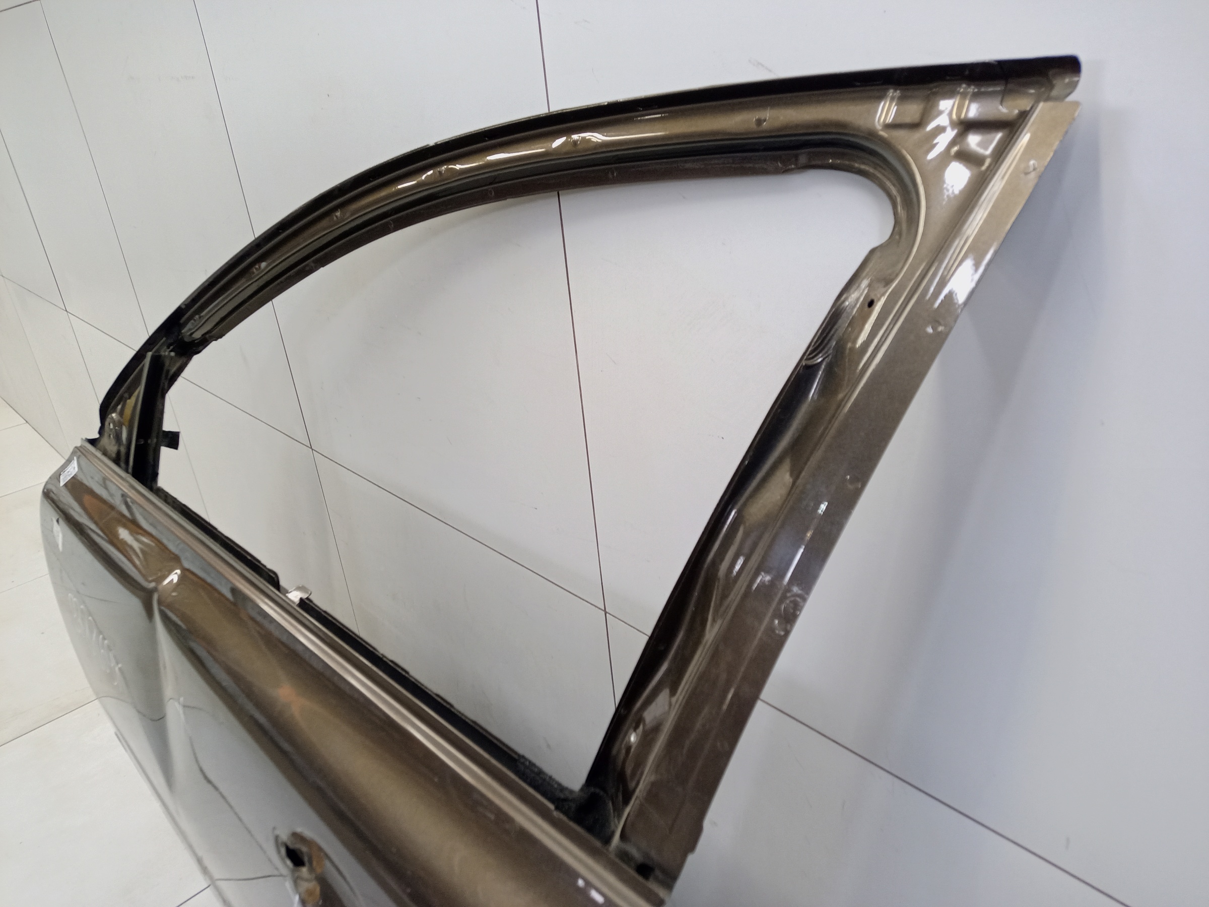 Дверь передняя левая Volvo XC70 2