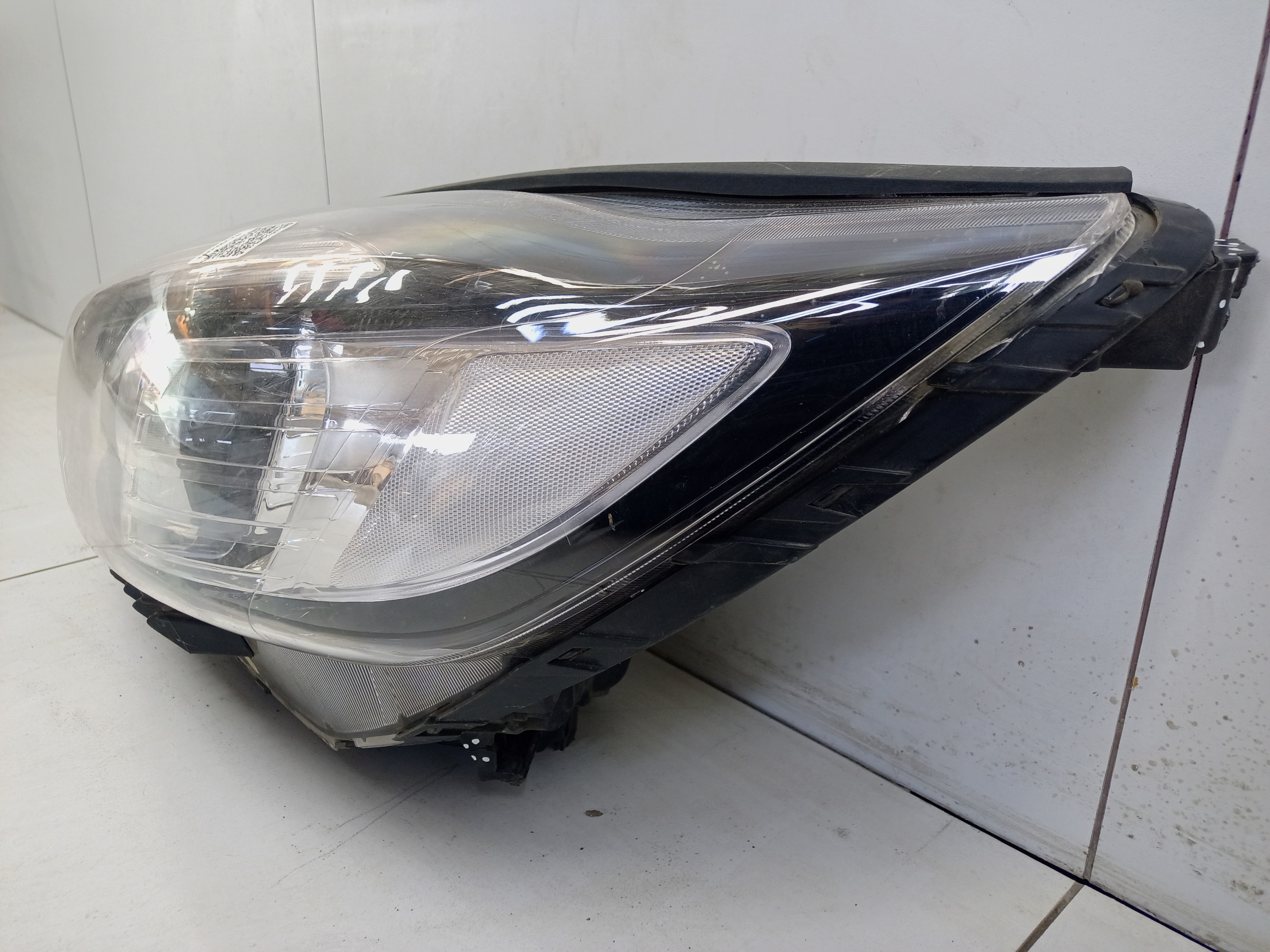 Фара передняя левая Kia Sorento 3 ксенон ДХО