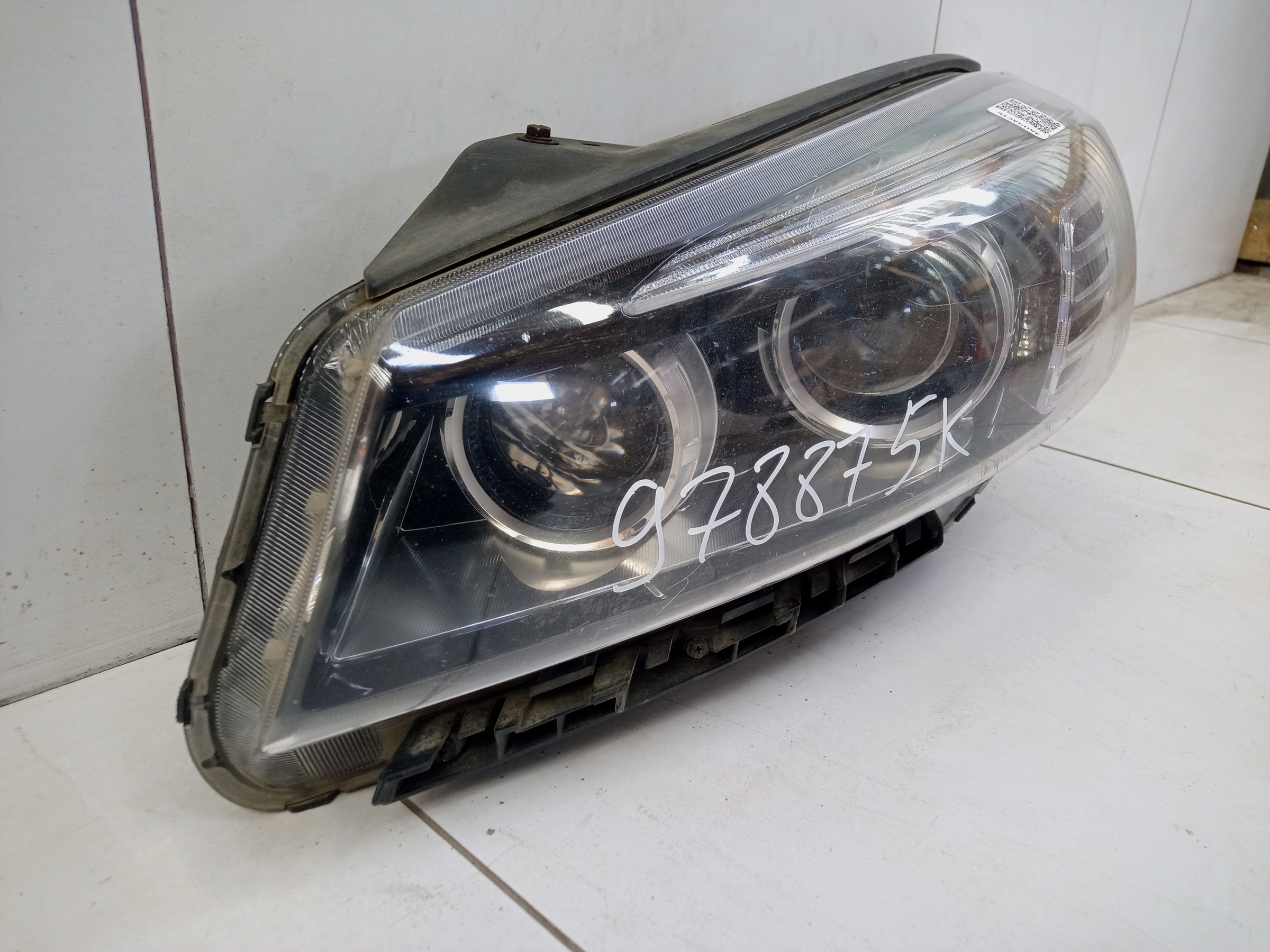 Фара передняя левая Kia Sorento 3 ксенон ДХО