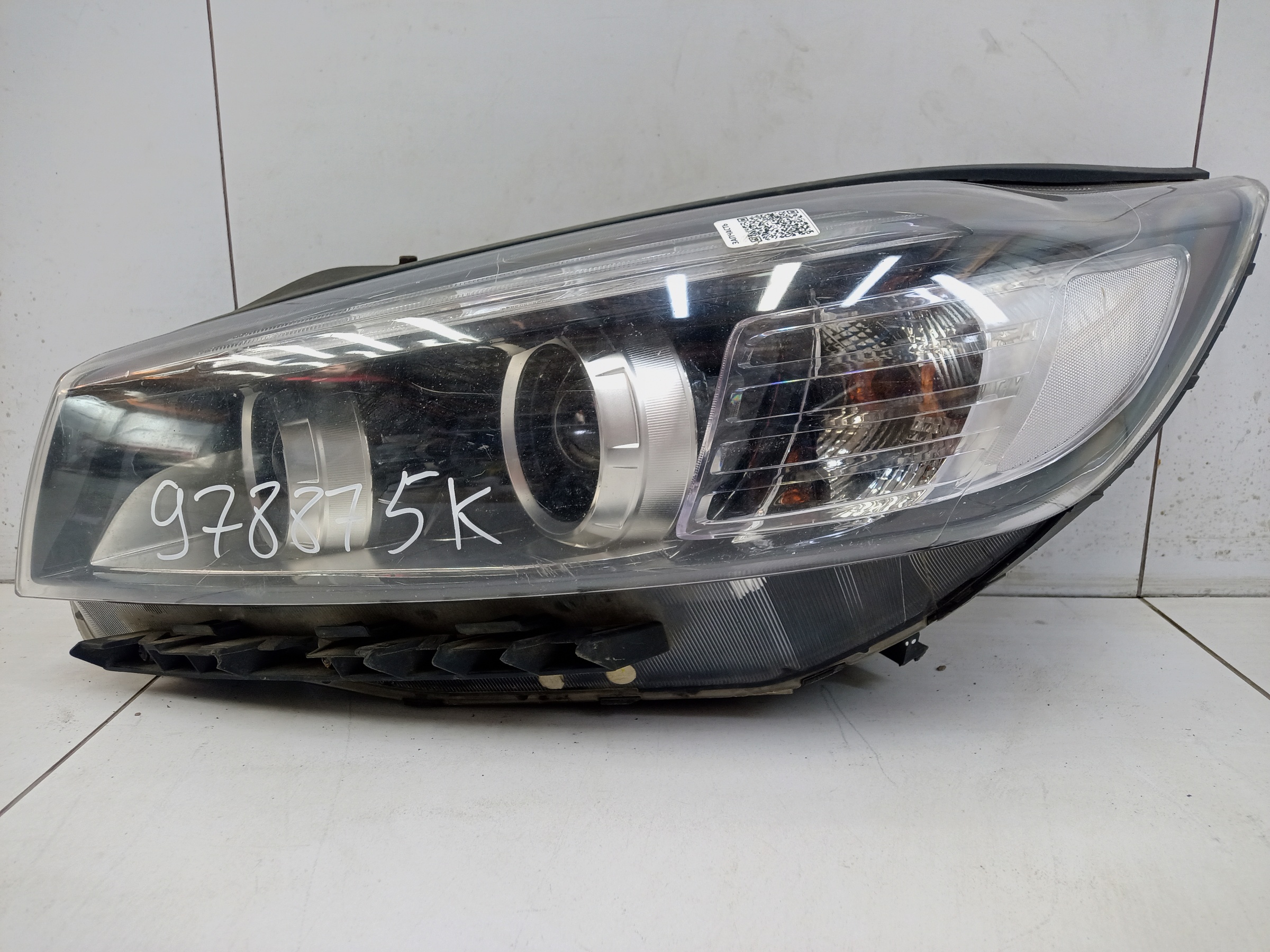 Фара передняя левая Kia Sorento 3 ксенон ДХО