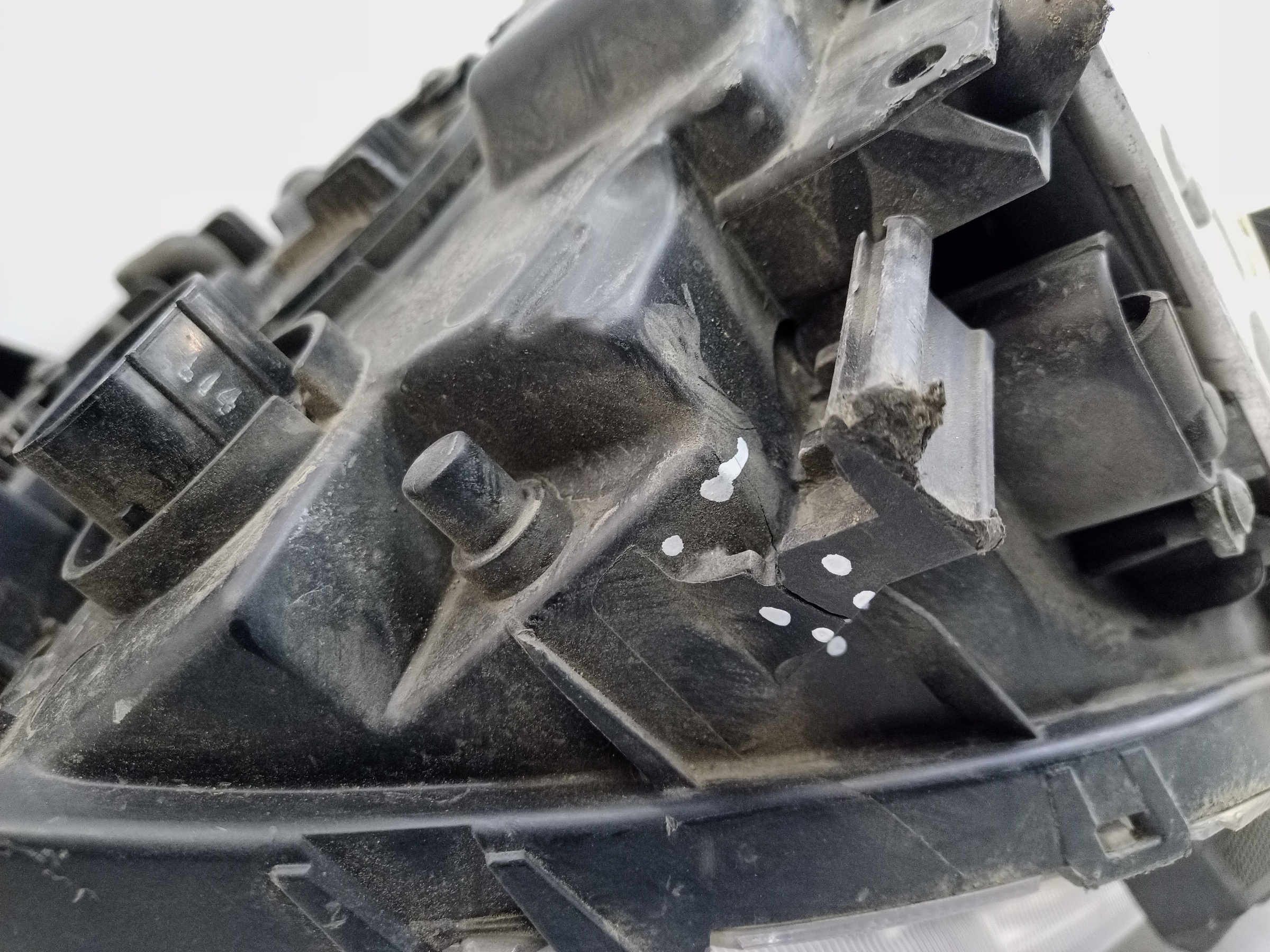 Фара передняя левая Kia Sorento 3 ксенон ДХО