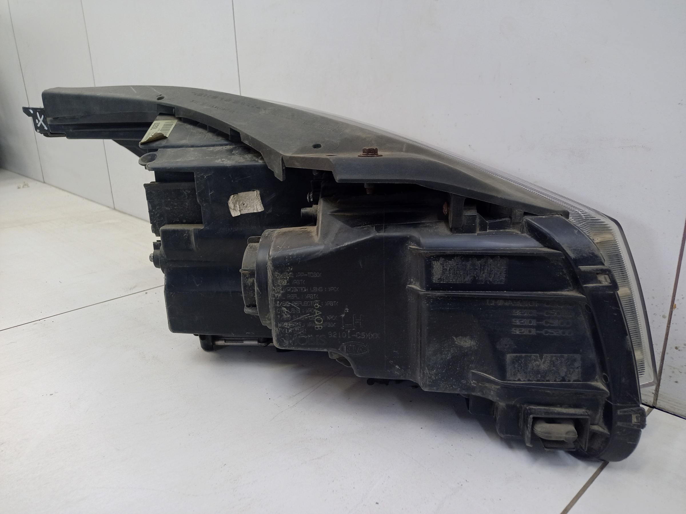 Фара передняя левая Kia Sorento 3 ксенон ДХО