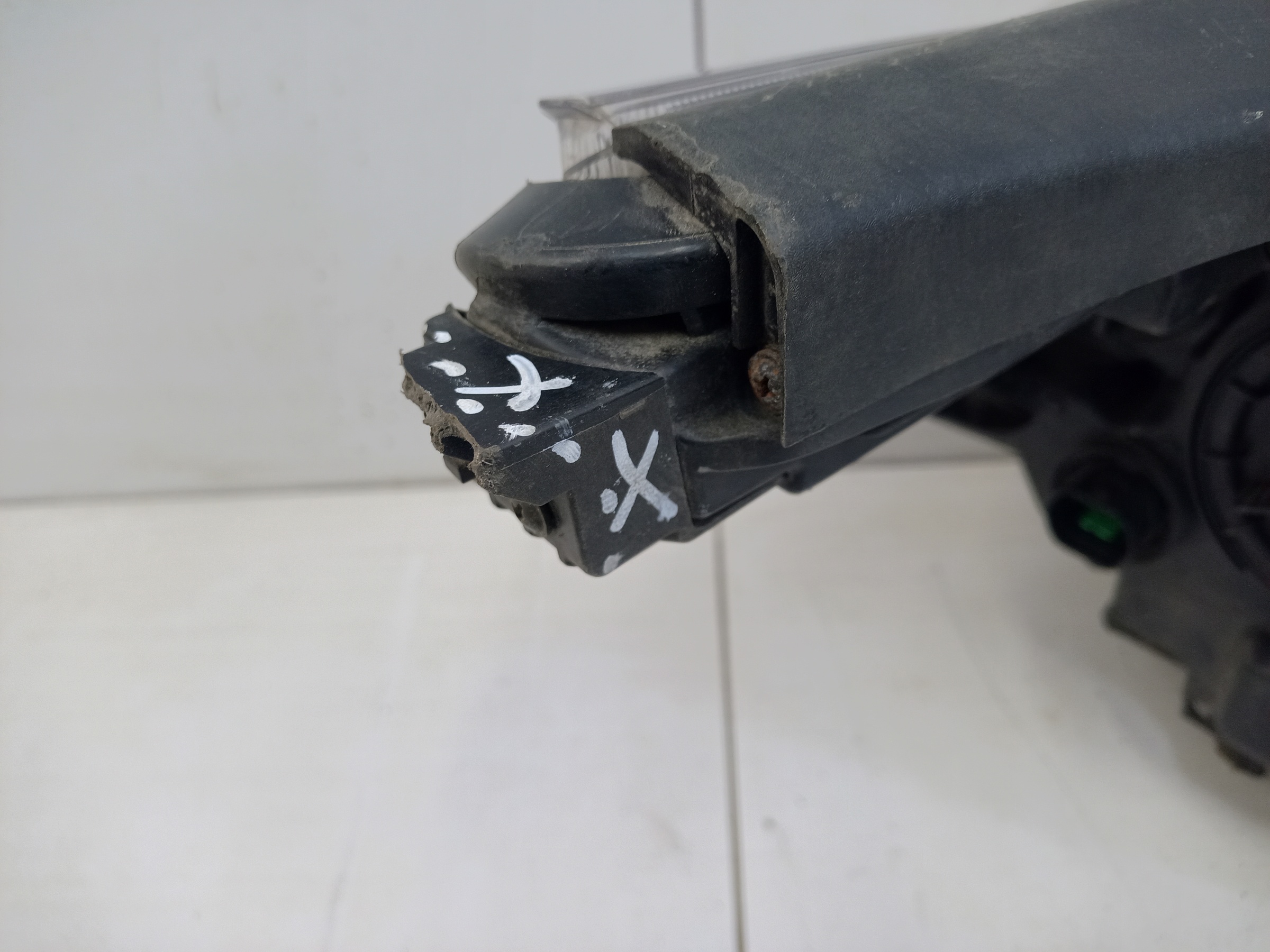 Фара передняя левая Kia Sorento 3 ксенон ДХО