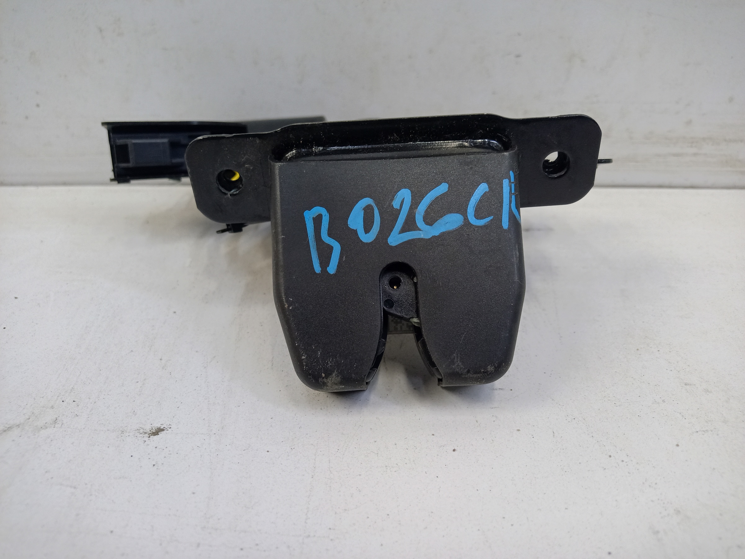 Замок крышки багажника GAC GS8 2