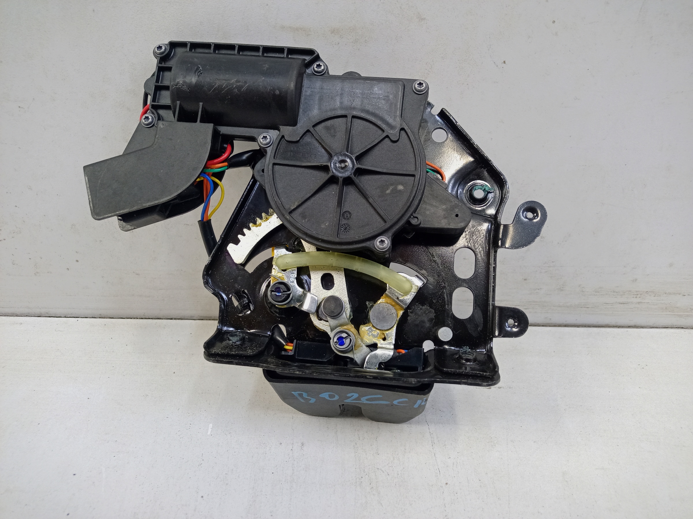 Замок крышки багажника GAC GS8 2