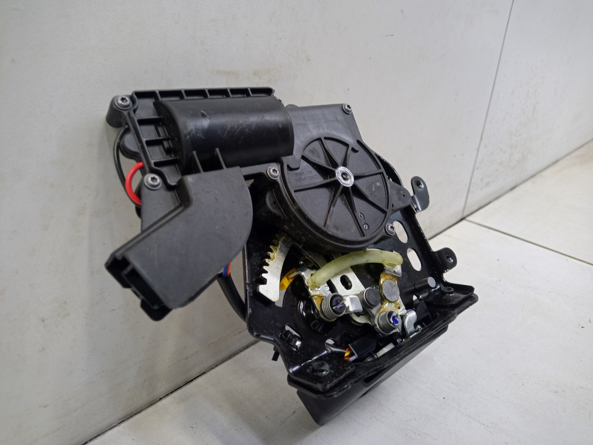 Замок крышки багажника GAC GS8 2