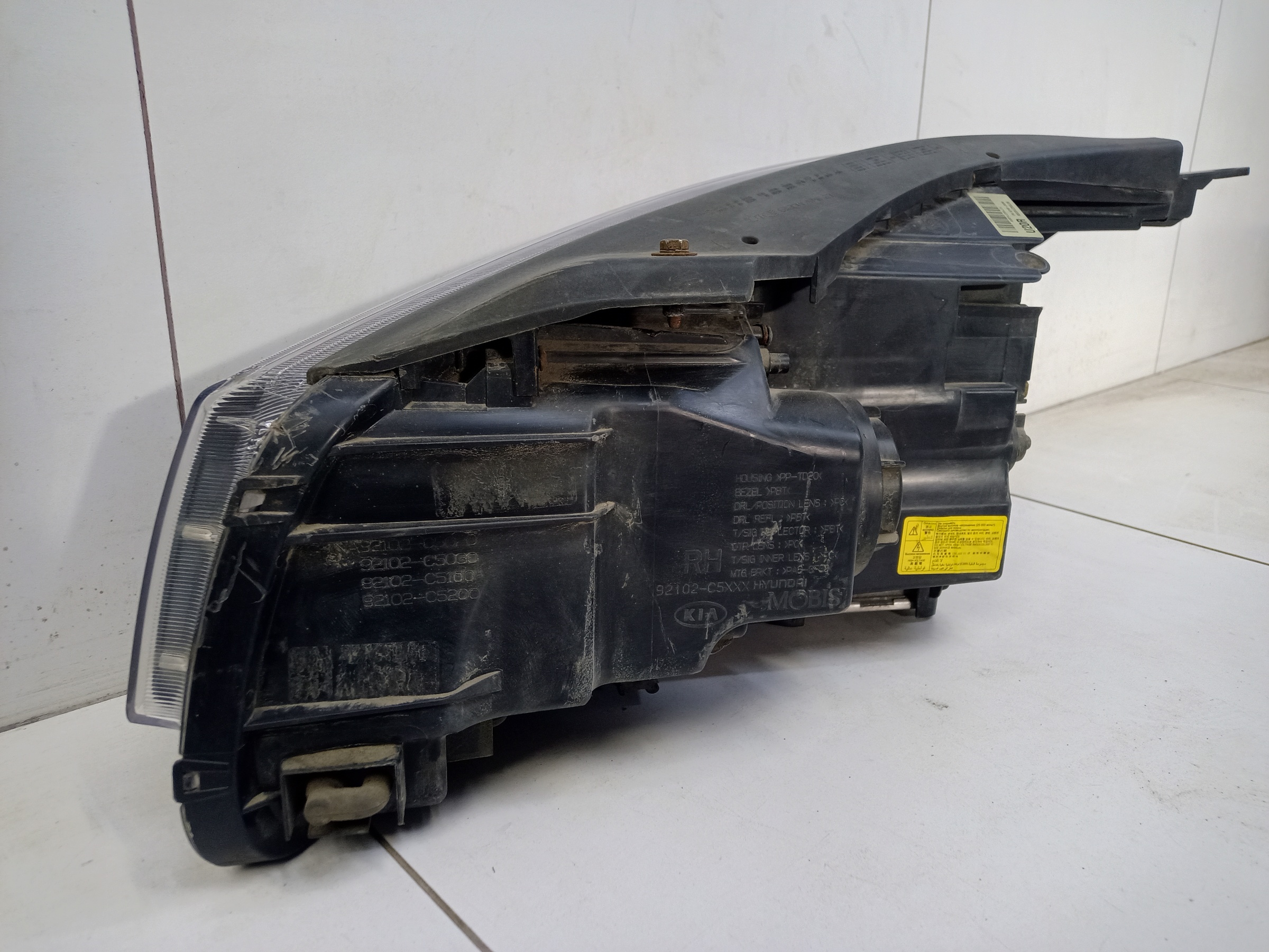 Фара передняя правая Kia Sorento 3 ксенон ДХО