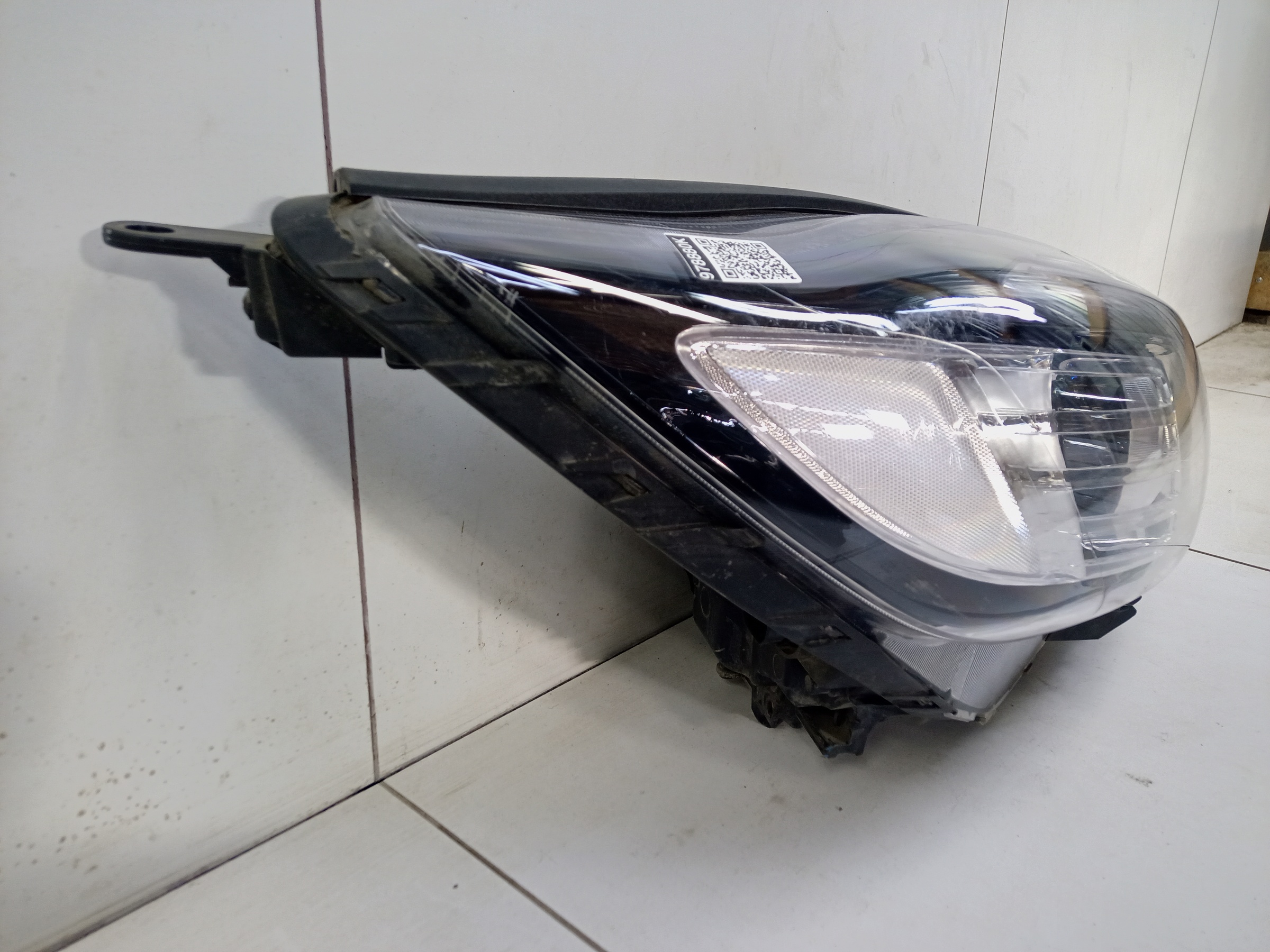 Фара передняя правая Kia Sorento 3 ксенон ДХО