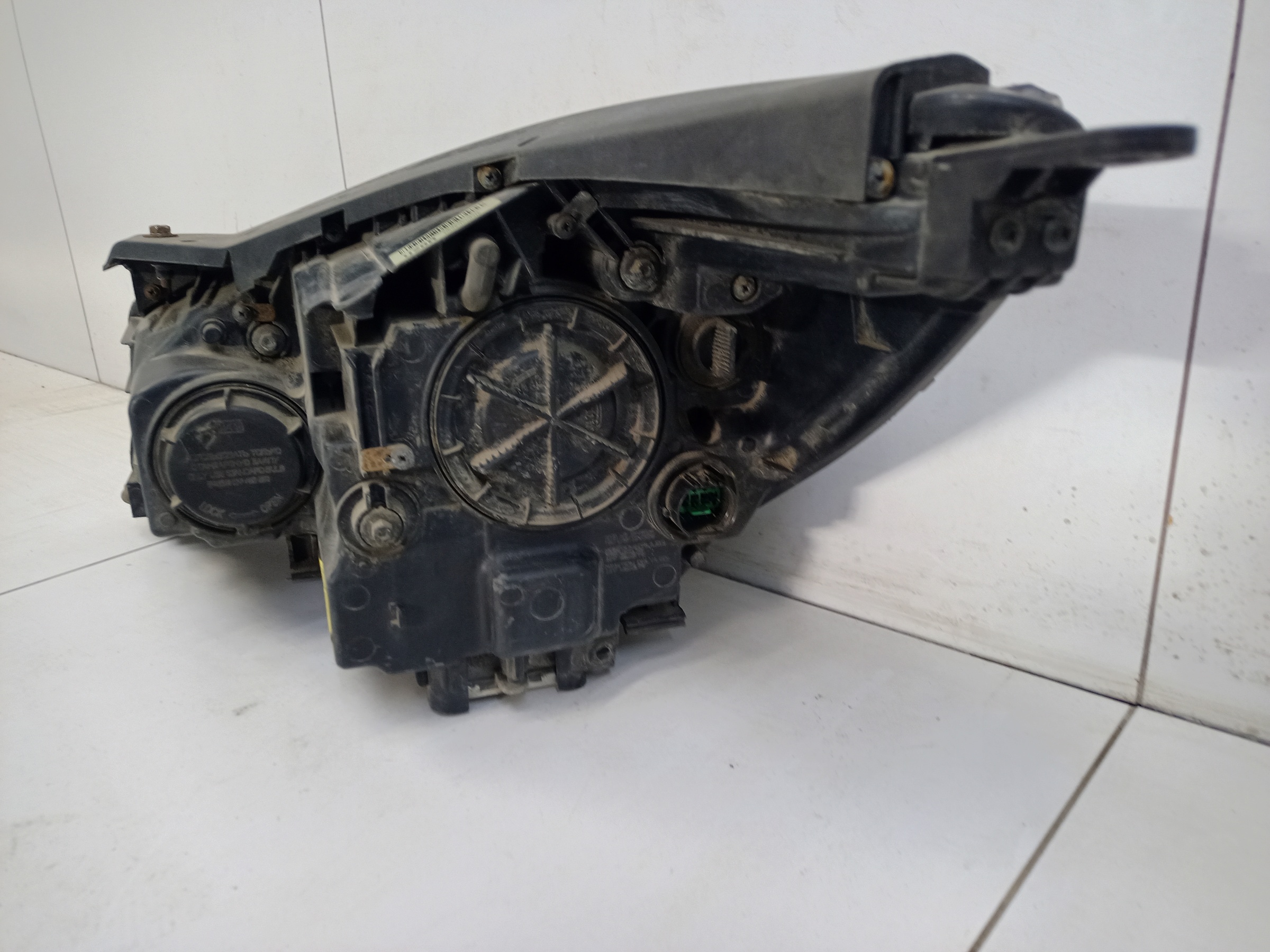 Фара передняя правая Kia Sorento 3 ксенон ДХО