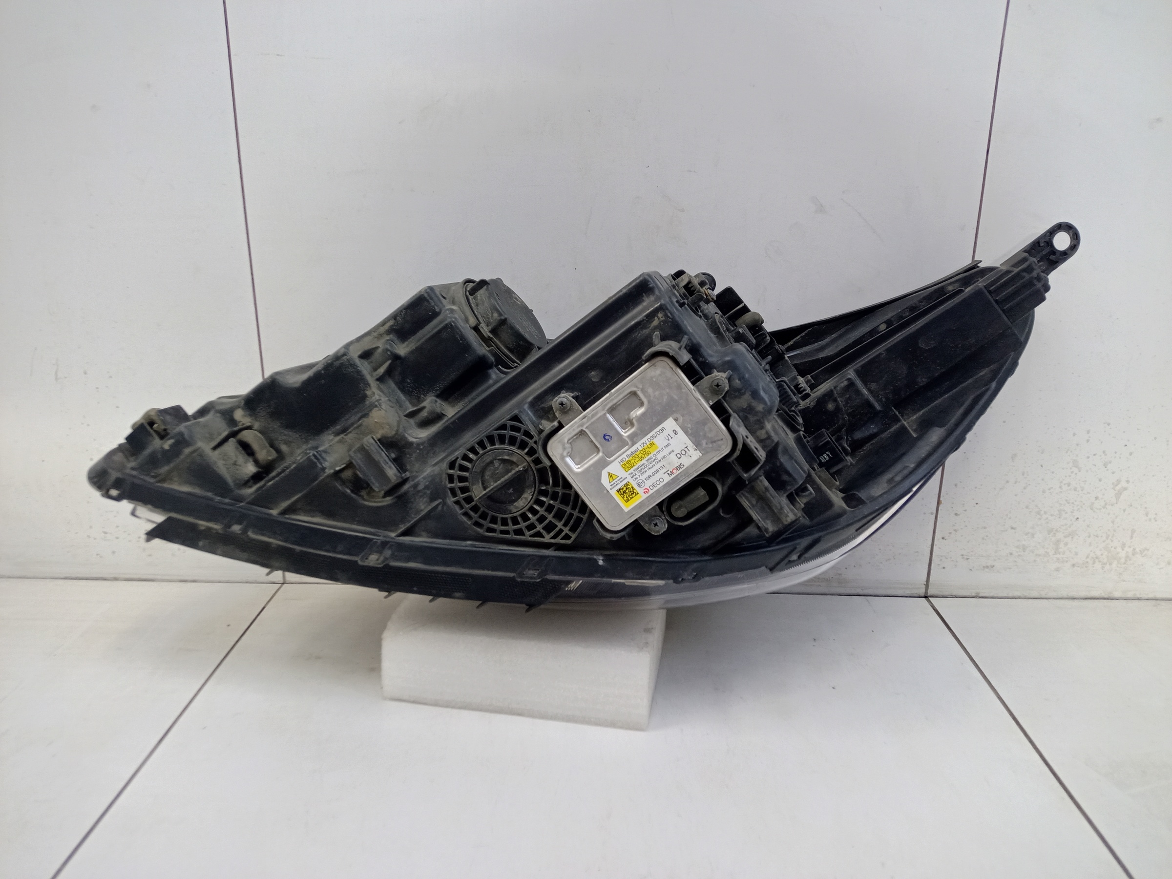 Фара передняя правая Kia Sorento 3 ксенон ДХО