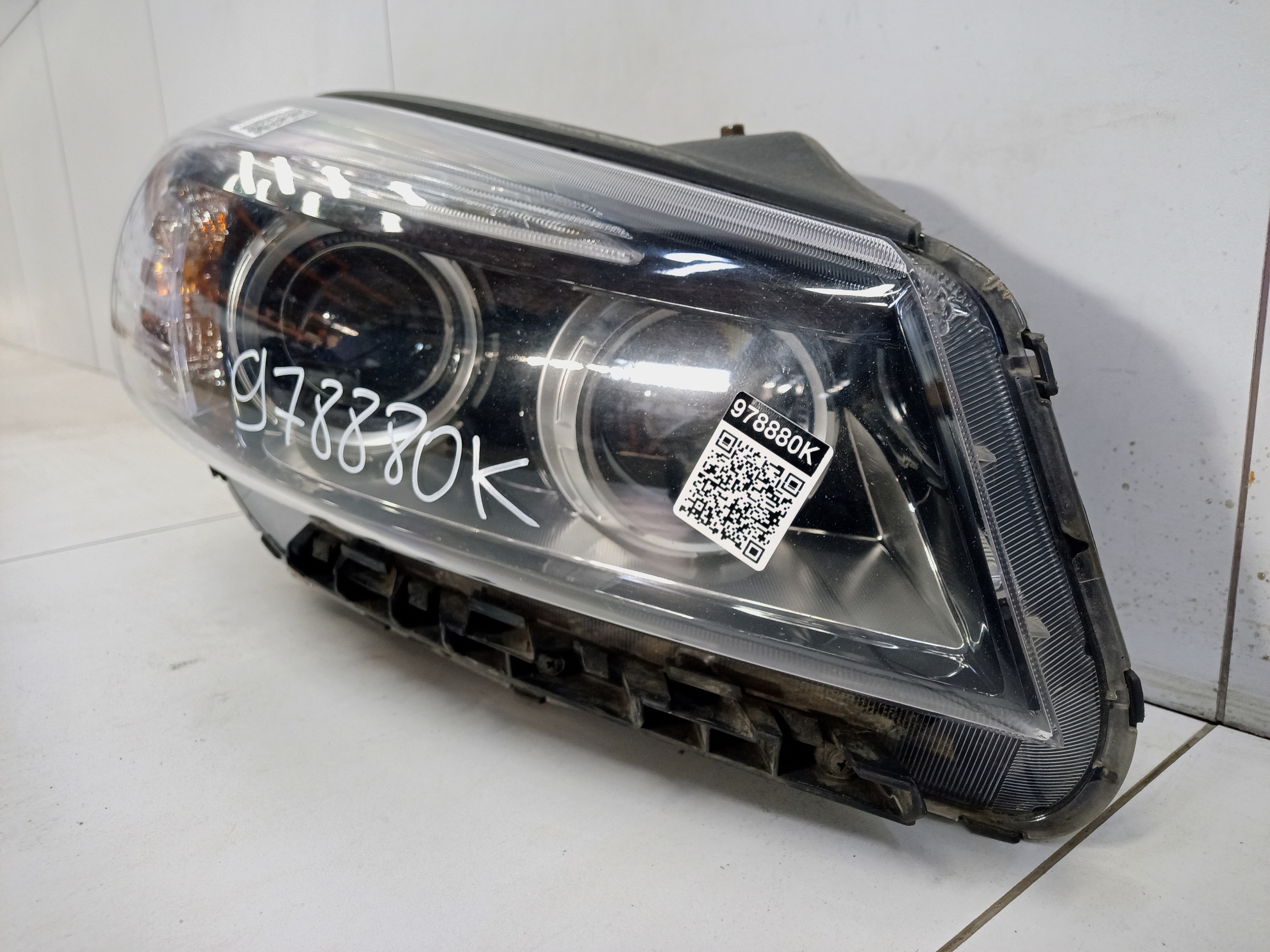 Фара передняя правая Kia Sorento 3 ксенон ДХО