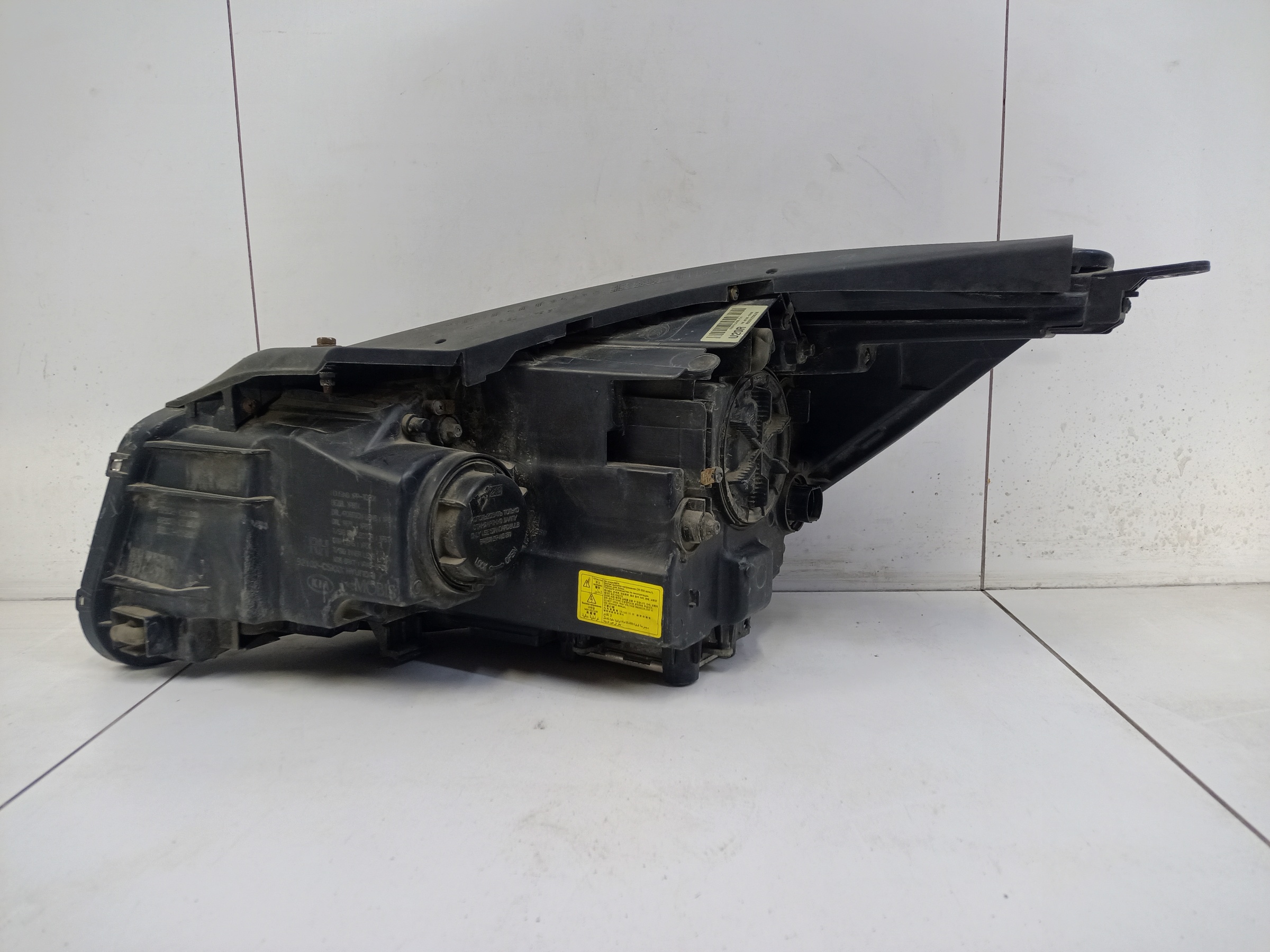 Фара передняя правая Kia Sorento 3 ксенон ДХО