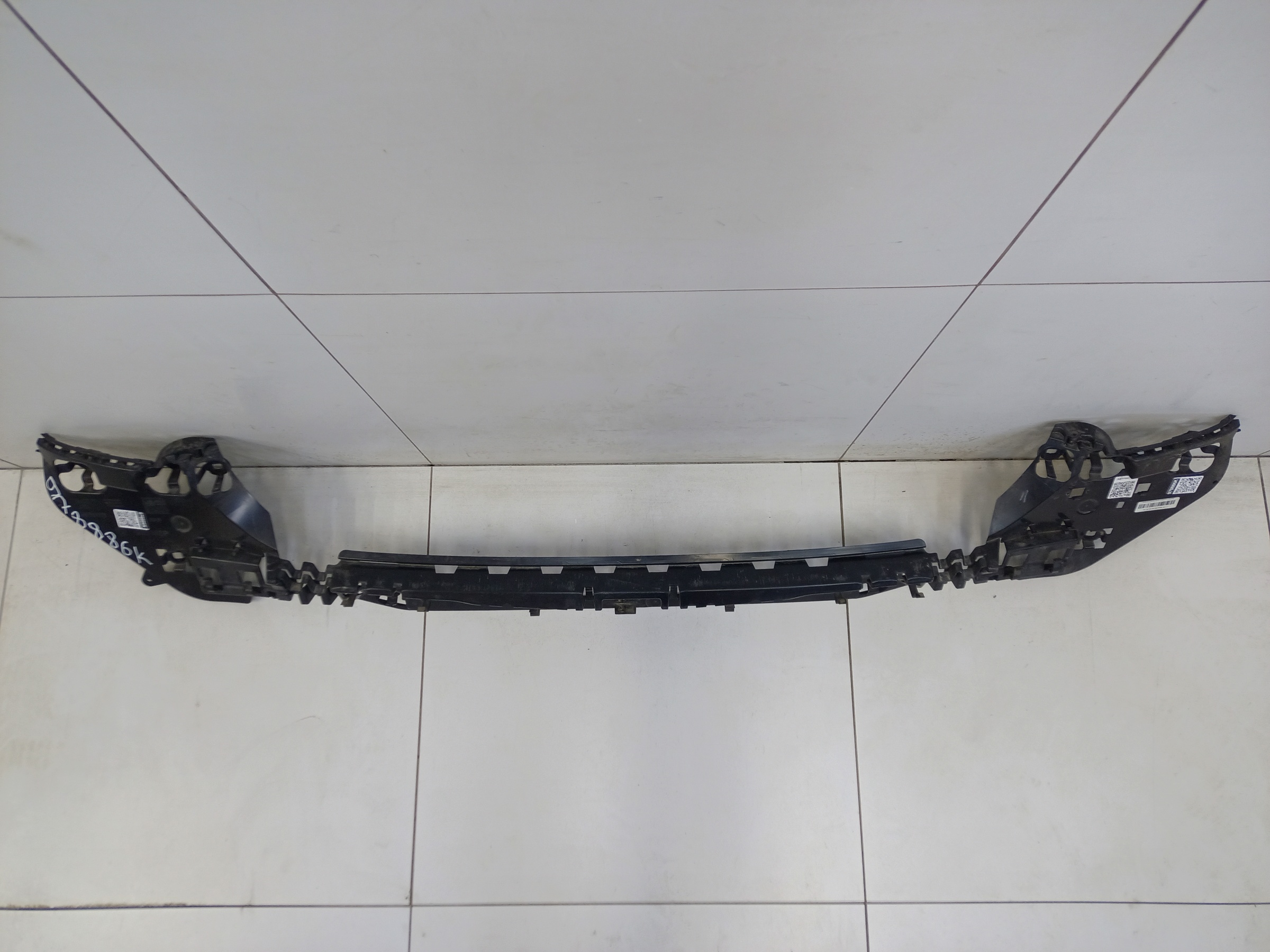 Кронштейн заднего бампера центральный BMW 5er G30