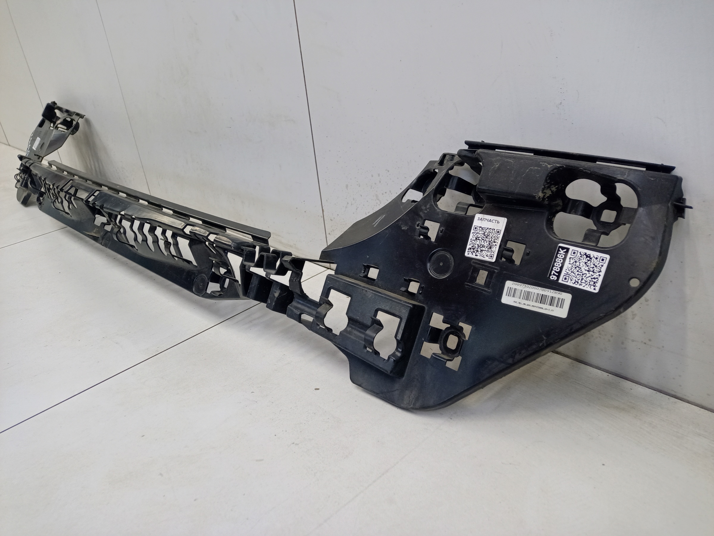 Кронштейн заднего бампера центральный BMW 5er G30