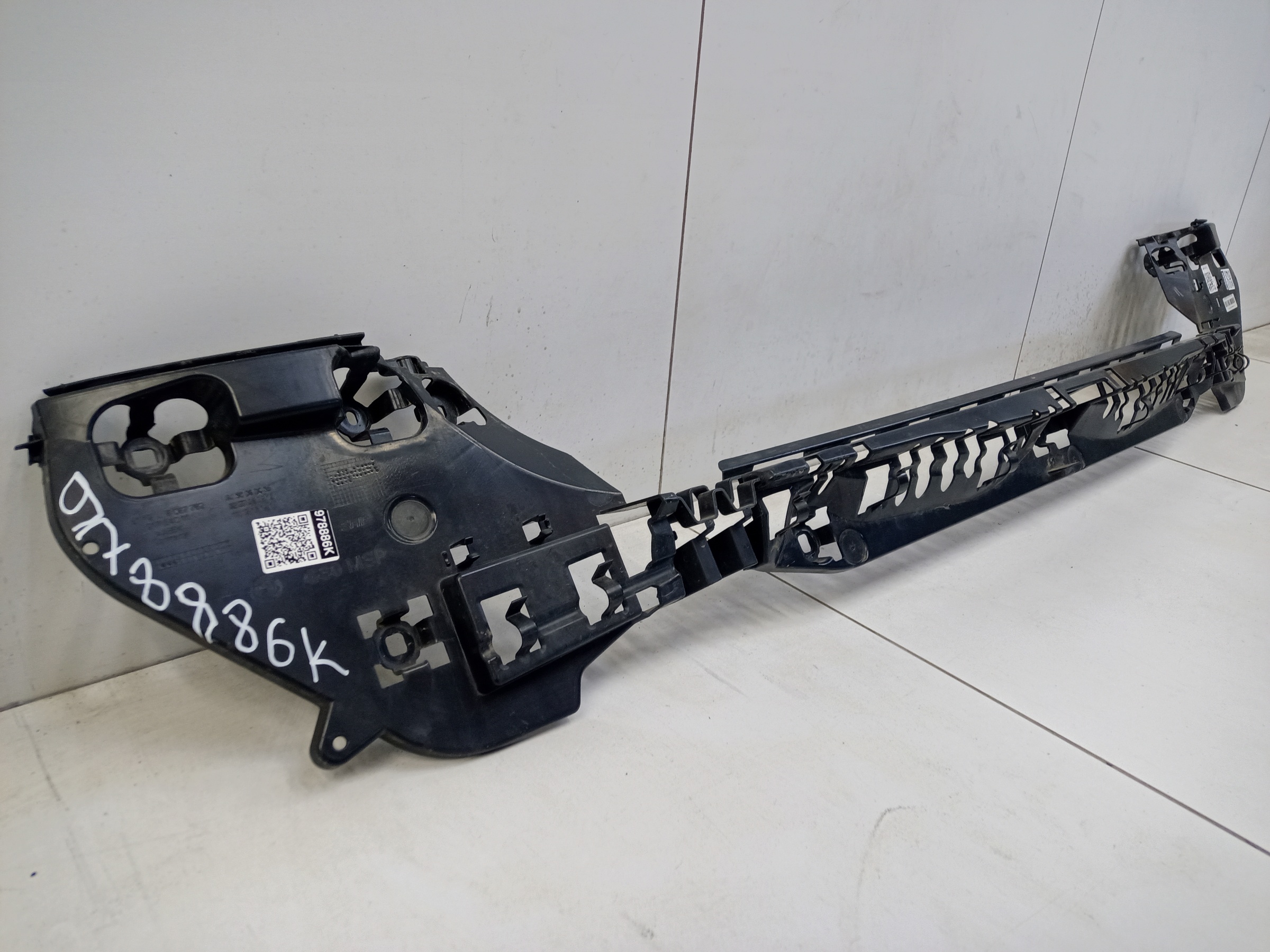 Кронштейн заднего бампера центральный BMW 5er G30