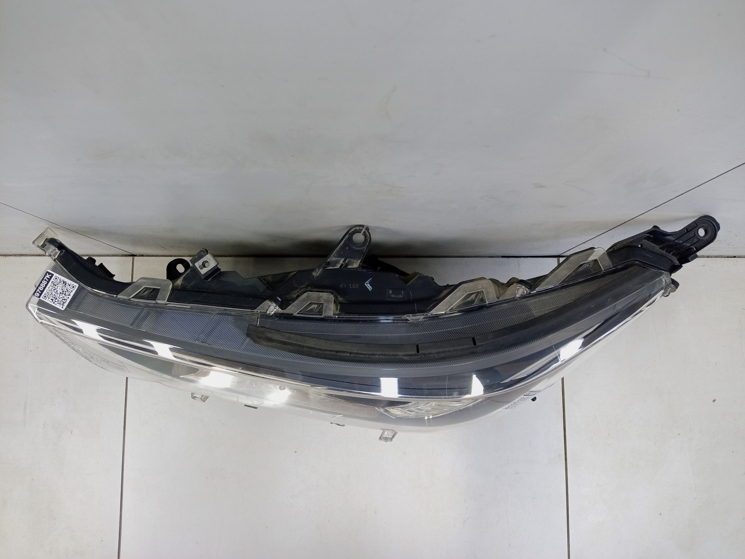 Фара передняя левая Toyota RAV4 XA50 LED