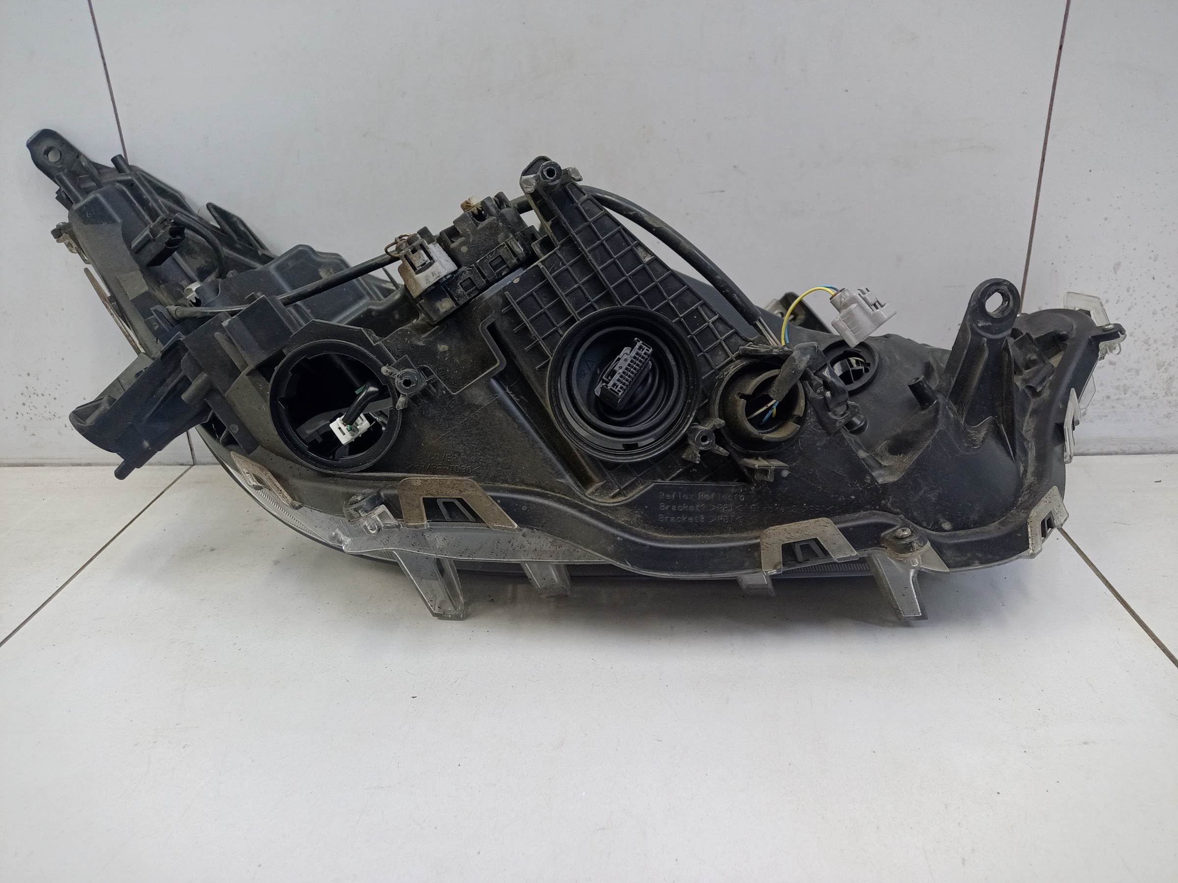 Фара передняя левая Toyota RAV4 XA50 LED