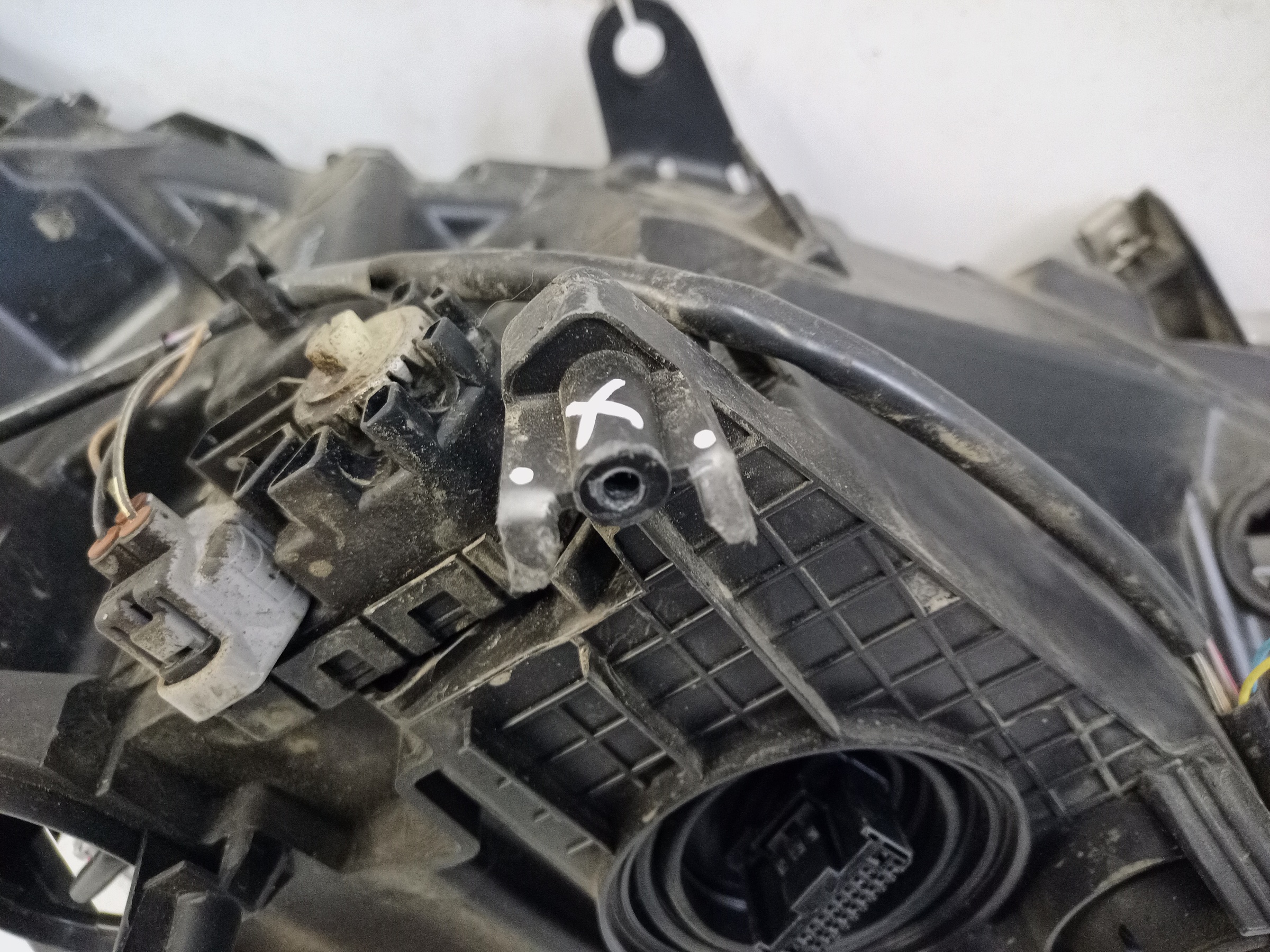 Фара передняя левая Toyota RAV4 XA50 LED