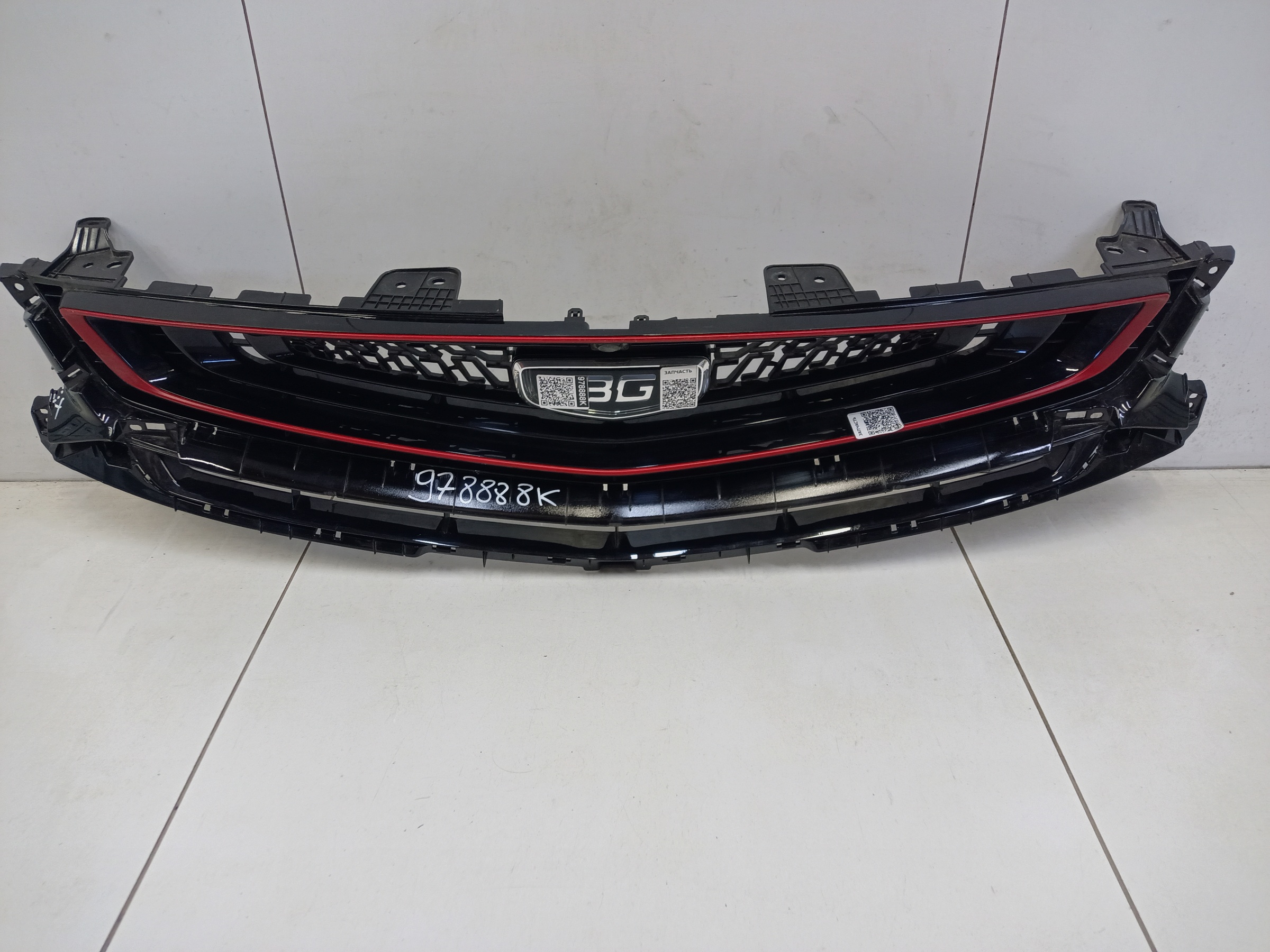 Решетка радиатора Geely Coolray под камеру