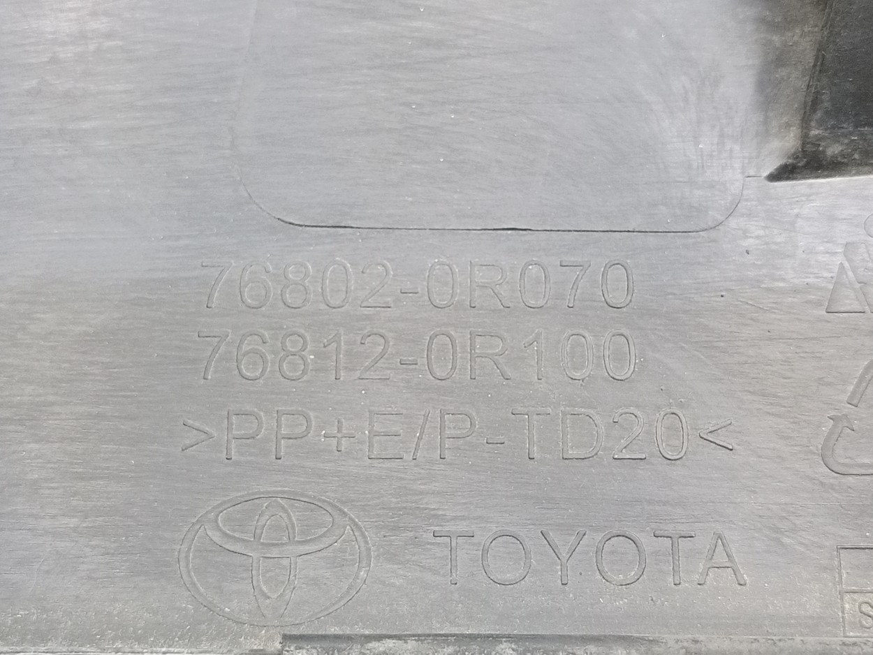 Накладка крышки багажника Toyota RAV4 XA50