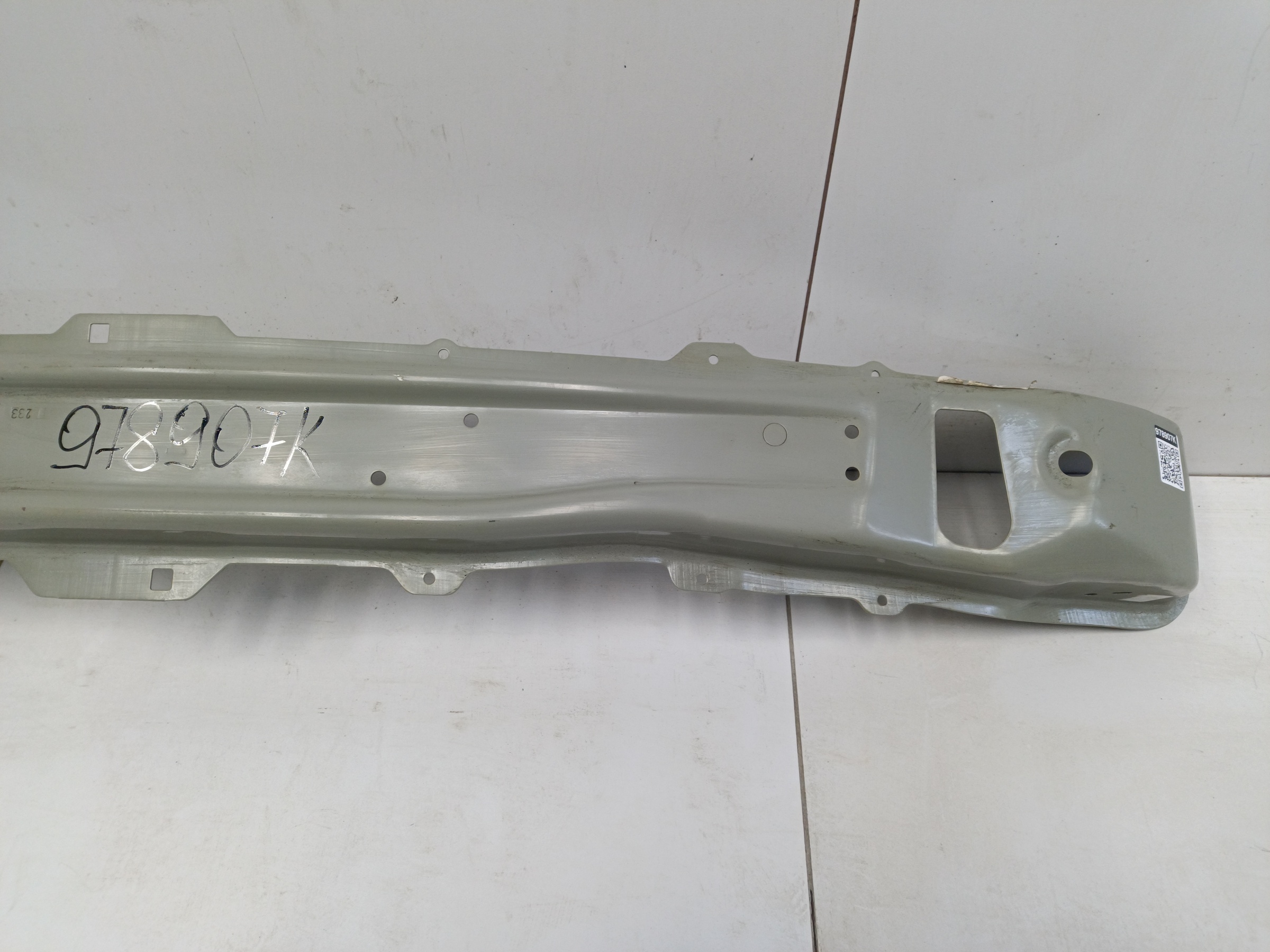 Усилитель переднего бампера Renault Kaptur